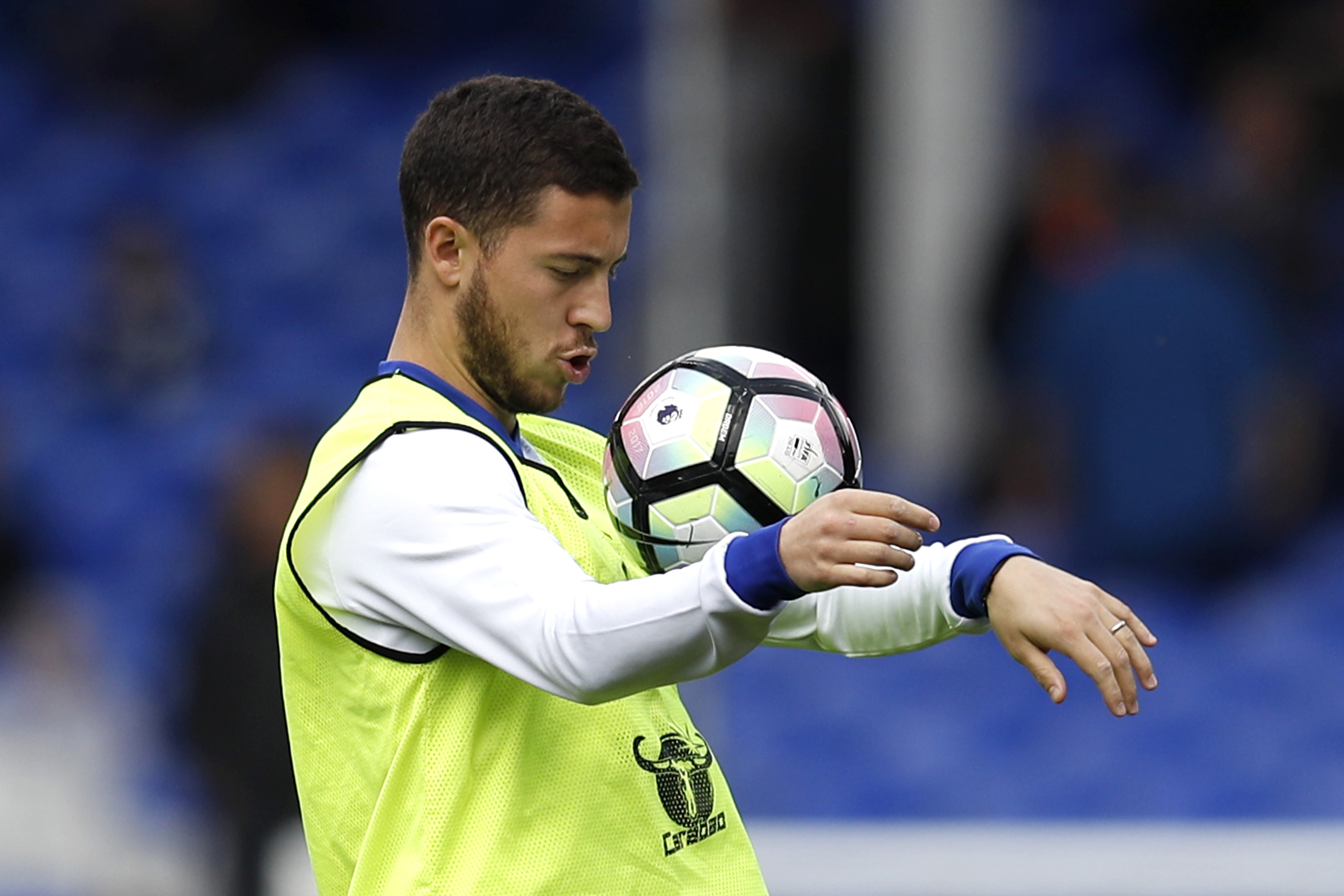 Real Madrid nhan that bai thu hai tren mat tran mua sam? anh 2