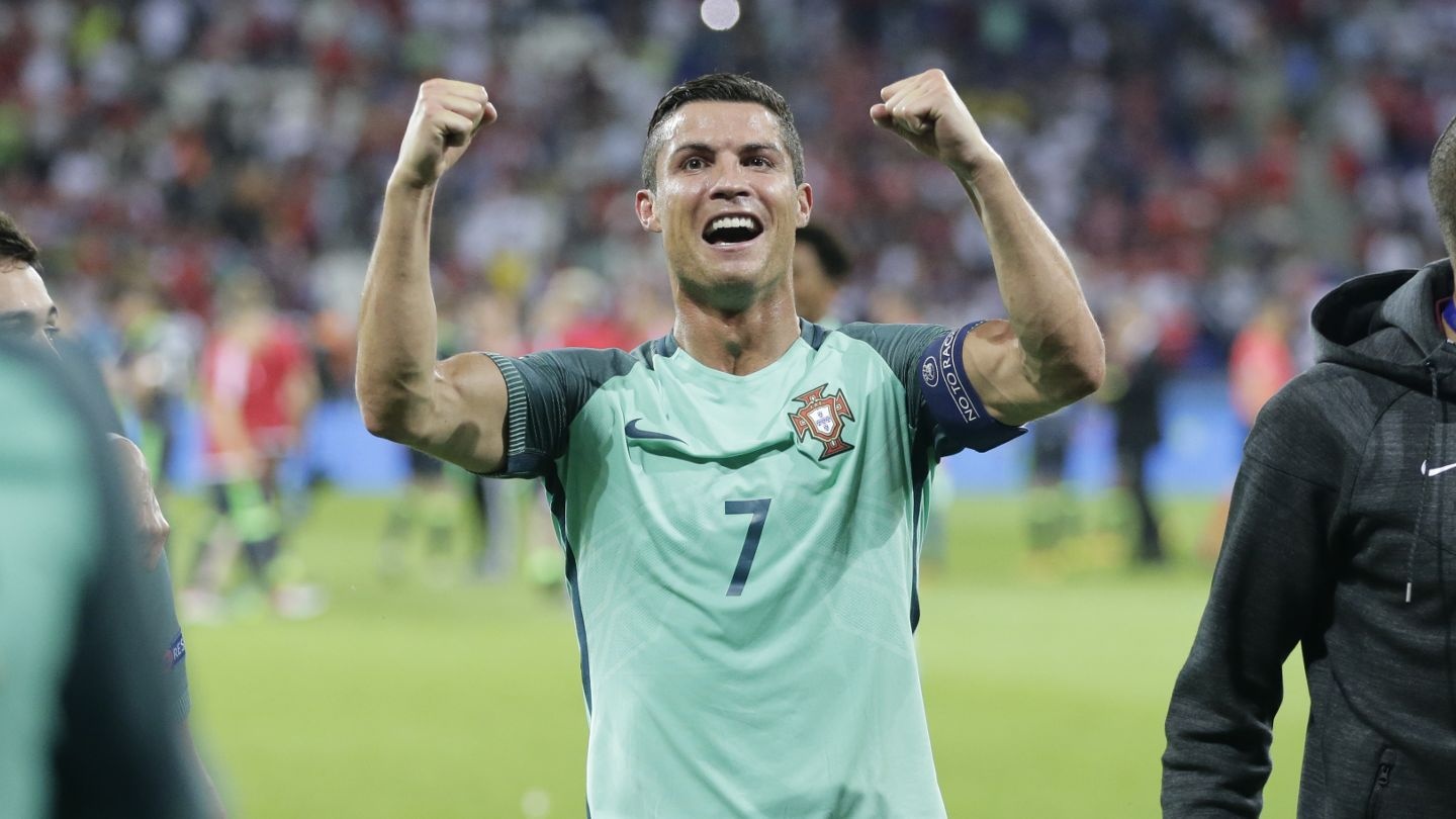 Ronaldo bị khinh rẻ ngay chính tại quê nhà ảnh 2 Ronaldo bi khinh re ngay chinh tai que nha anh 2