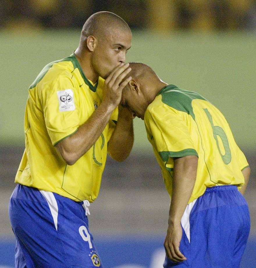 Roberto Carlos: 'Tôi ngủ với Ronaldo còn nhiều hơn với vợ' ảnh 1 Roberto Carlos: 'Toi ngu voi Ronaldo con nhieu hon voi vo' anh 1