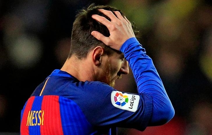 Barca khong co tien tra luong cho Messi? hinh anh