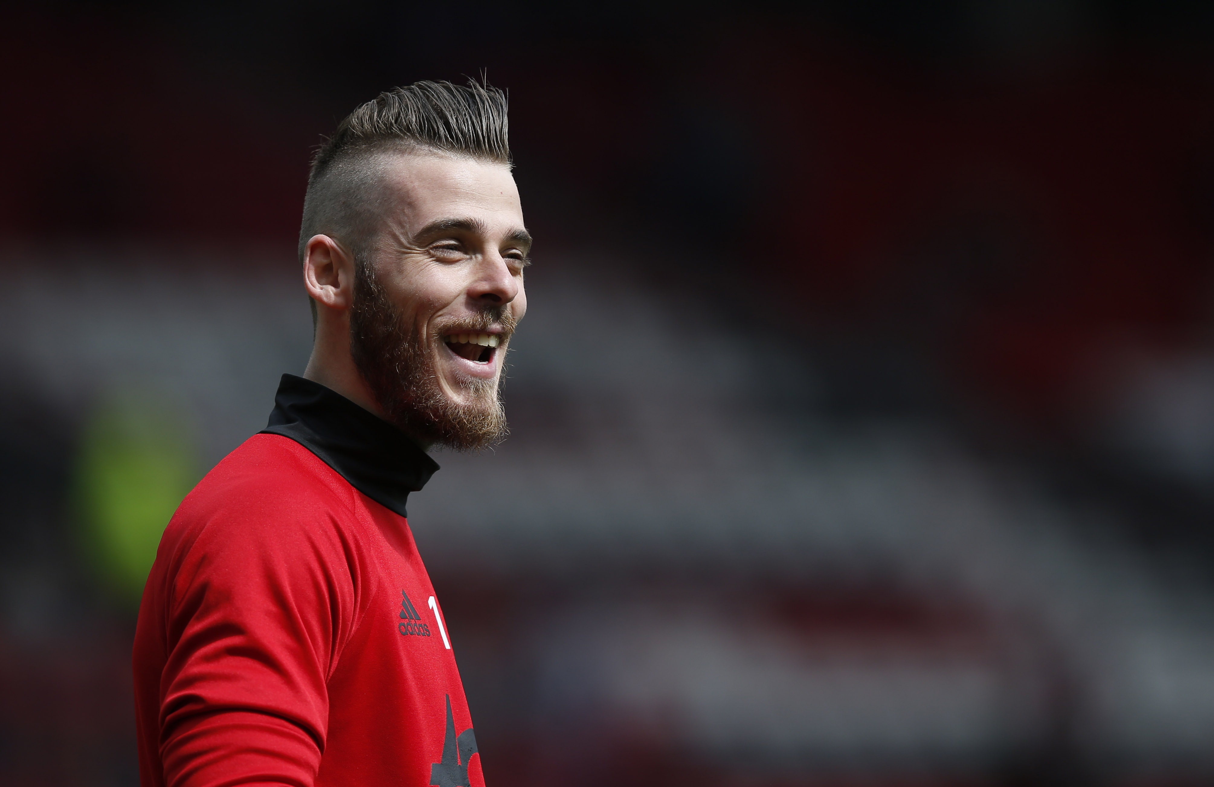 Mourinho gay bat ngo voi De Gea hinh anh