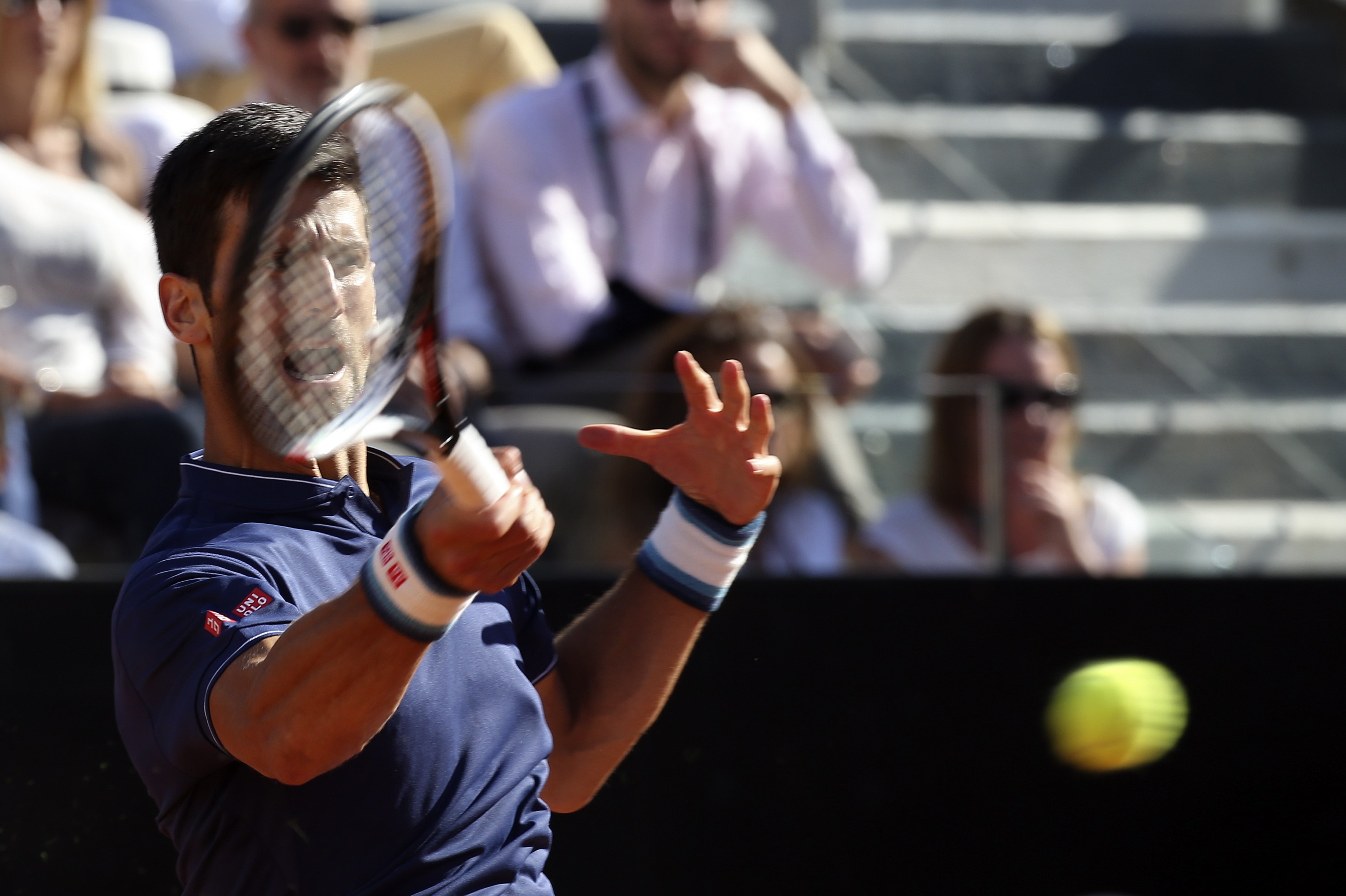 Thua Zverev,  Djokovic tiep tuc phong do toi te trong nam anh 2