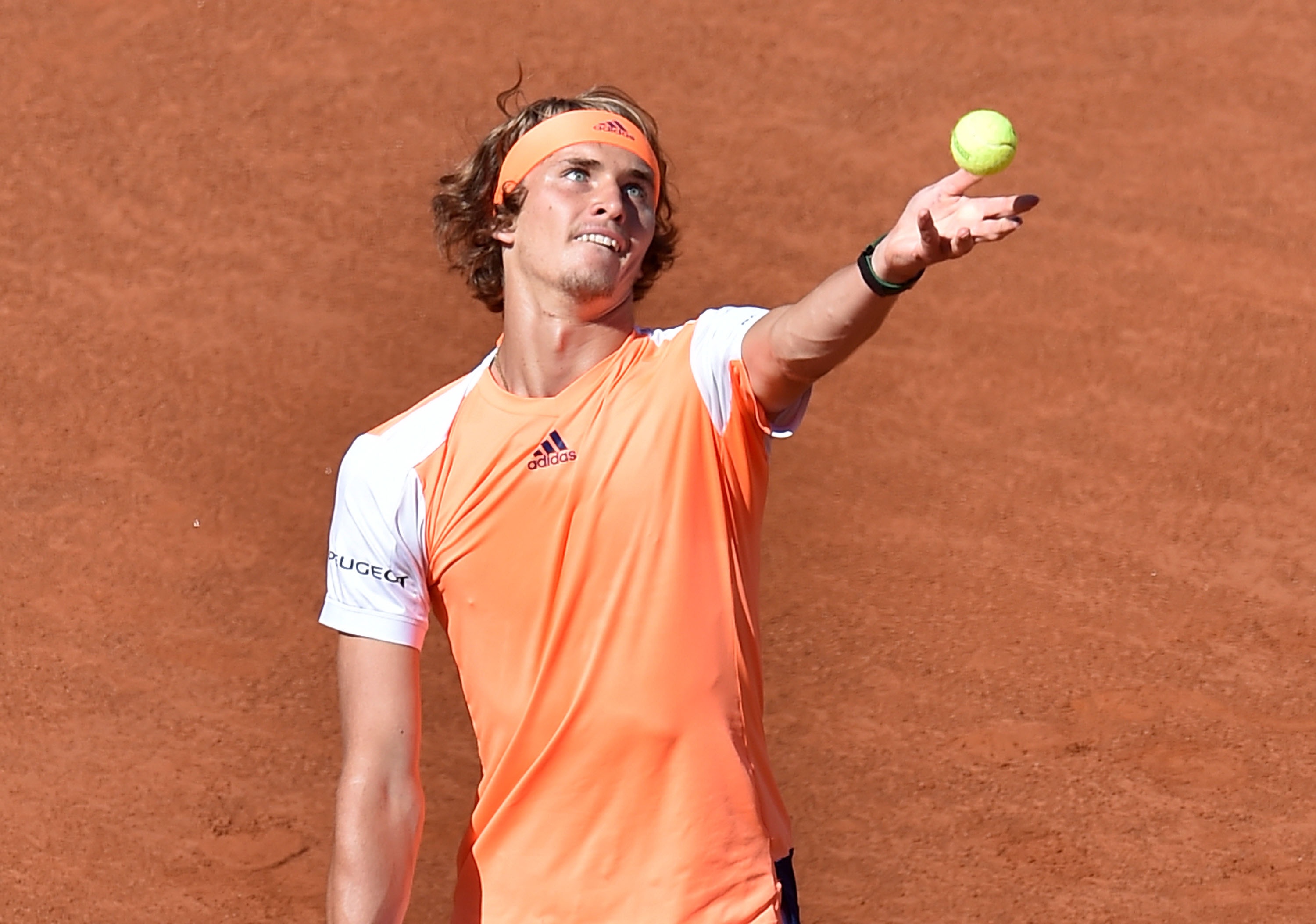 Thua Zverev, Djokovic tiếp tục phong độ tồi tệ trong năm ảnh 4 Thua Zverev, Djokovic tiep tuc phong do toi te trong nam anh 4