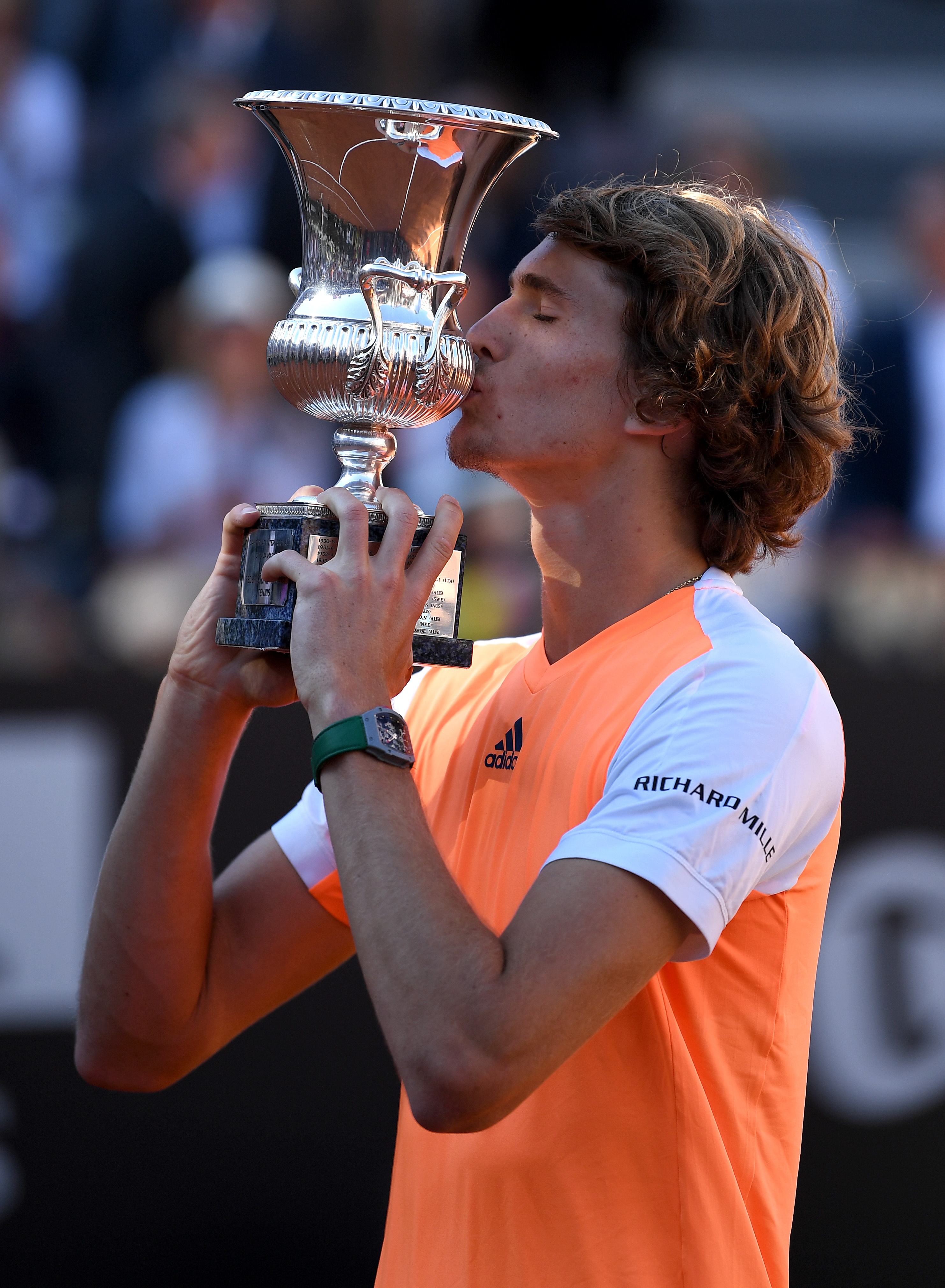 Thua Zverev, Djokovic tiếp tục phong độ tồi tệ trong năm ảnh 9 Thua Zverev, Djokovic tiep tuc phong do toi te trong nam anh 9