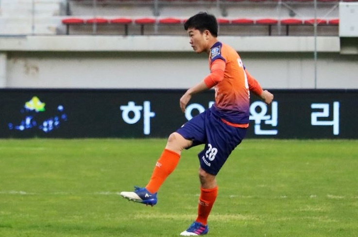 Xuan Truong kien tao cho dong doi o R.League hinh anh