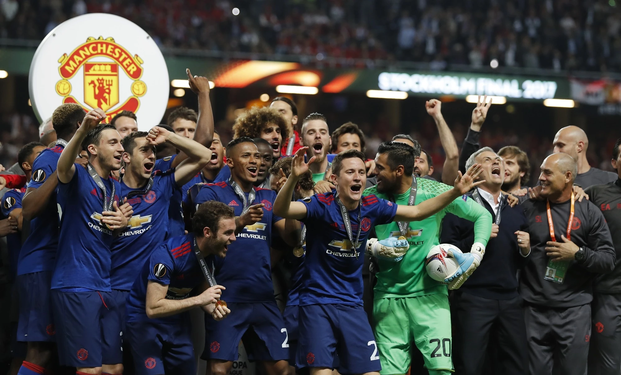 MU vo dich nho choi kieu Van Gaal va thang kieu Mourinho anh 1