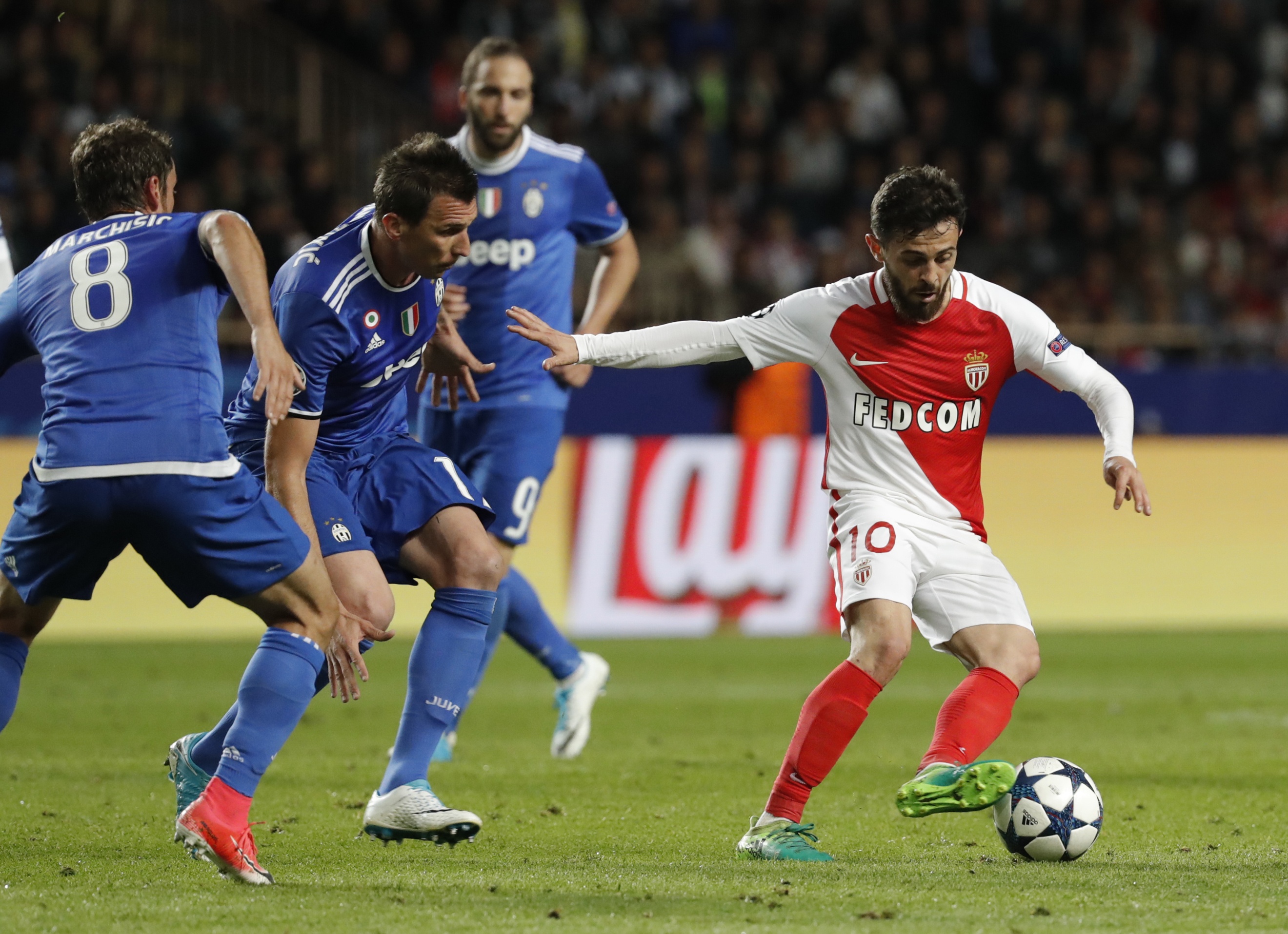 MU giu cong than,  Man City kich hoat bom tan ky luc CLB anh 2