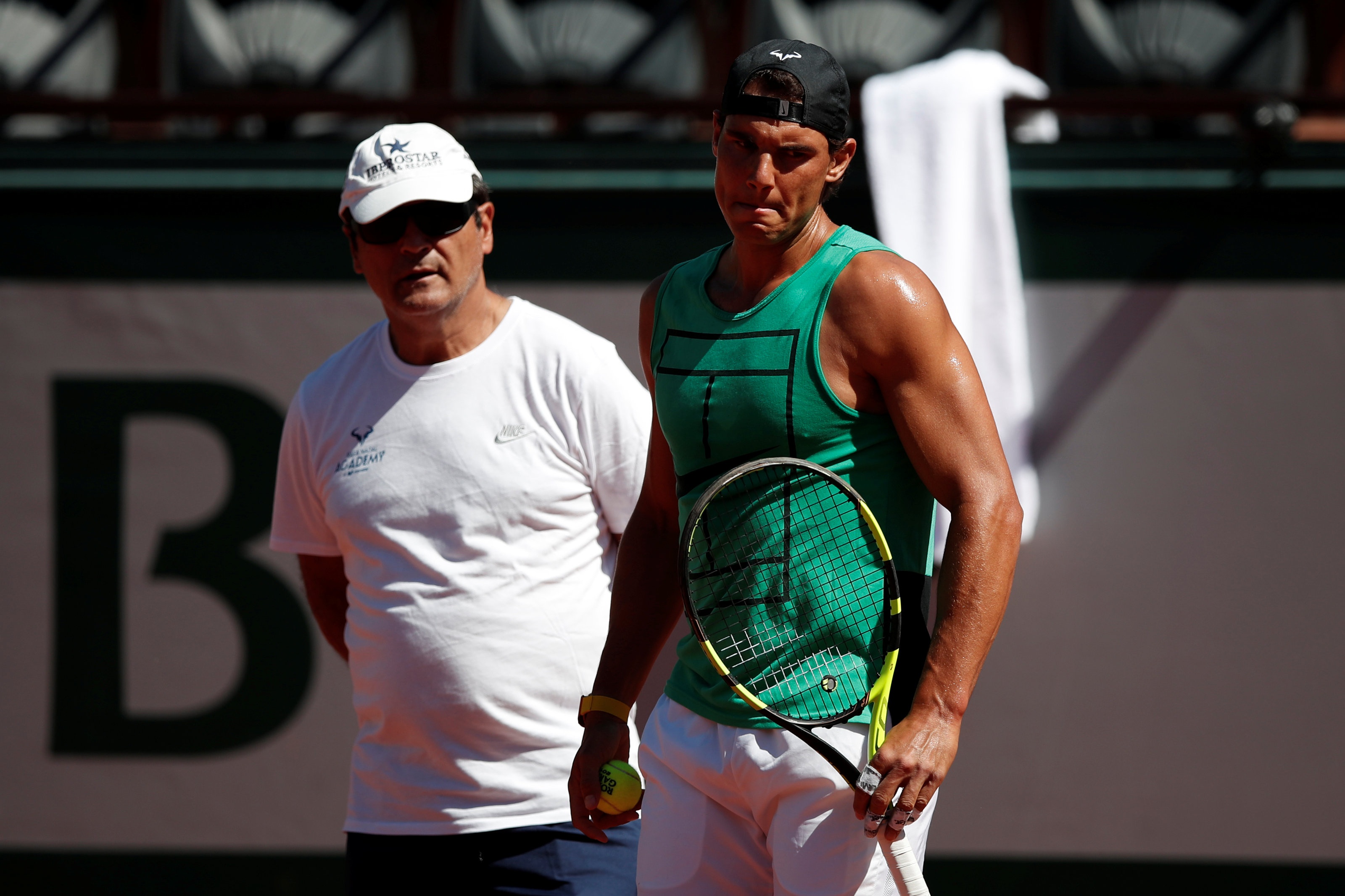 Nadal nam chung nhanh voi Djokovic o Roland Garros 2017 anh 1