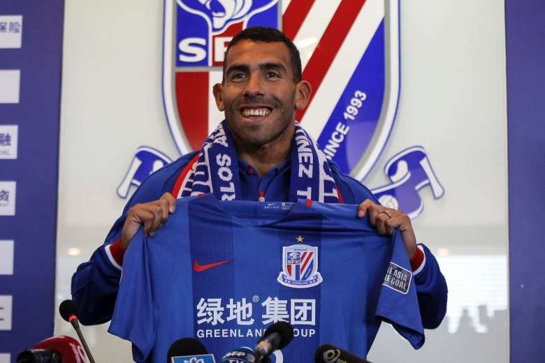 Carlos Tevez che bong da Trung Quoc kho khao, kem phat trien hinh anh