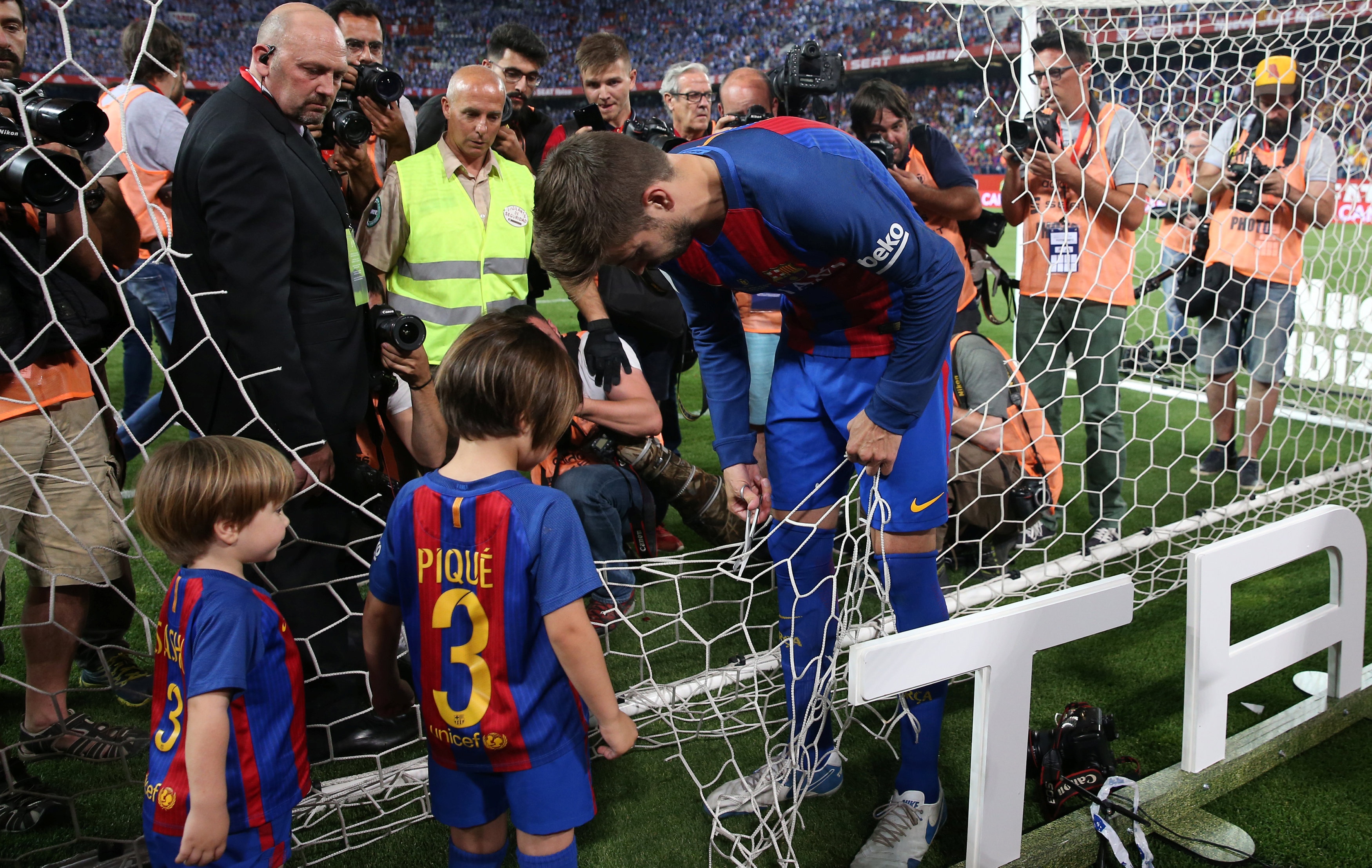 Gerard Pique hoc Thac si o truong dai hoc Harvard anh 2