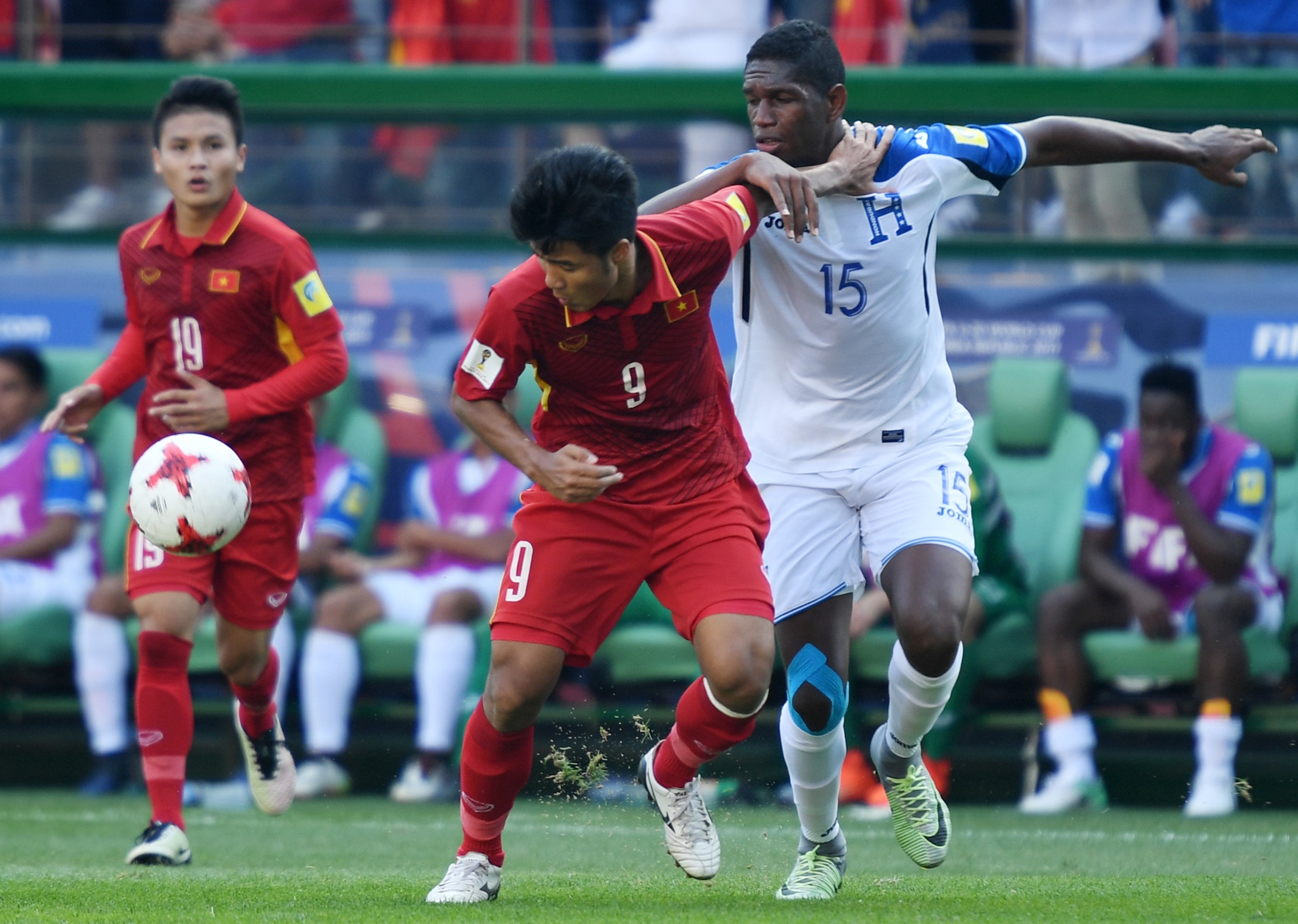 'U20 Việt Nam chơi còn hiền quá' ảnh 2 'U20 Viet Nam choi con hien qua' anh 2
