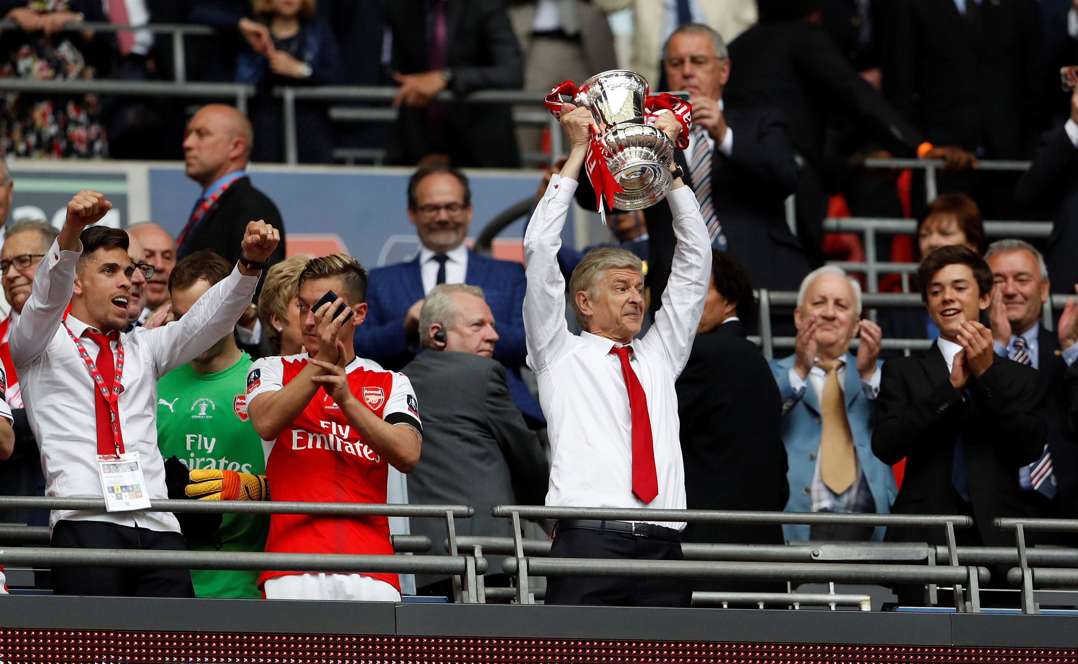 Arsenal chinh thuc ra phan quyet tuong lai HLV Wenger anh 1