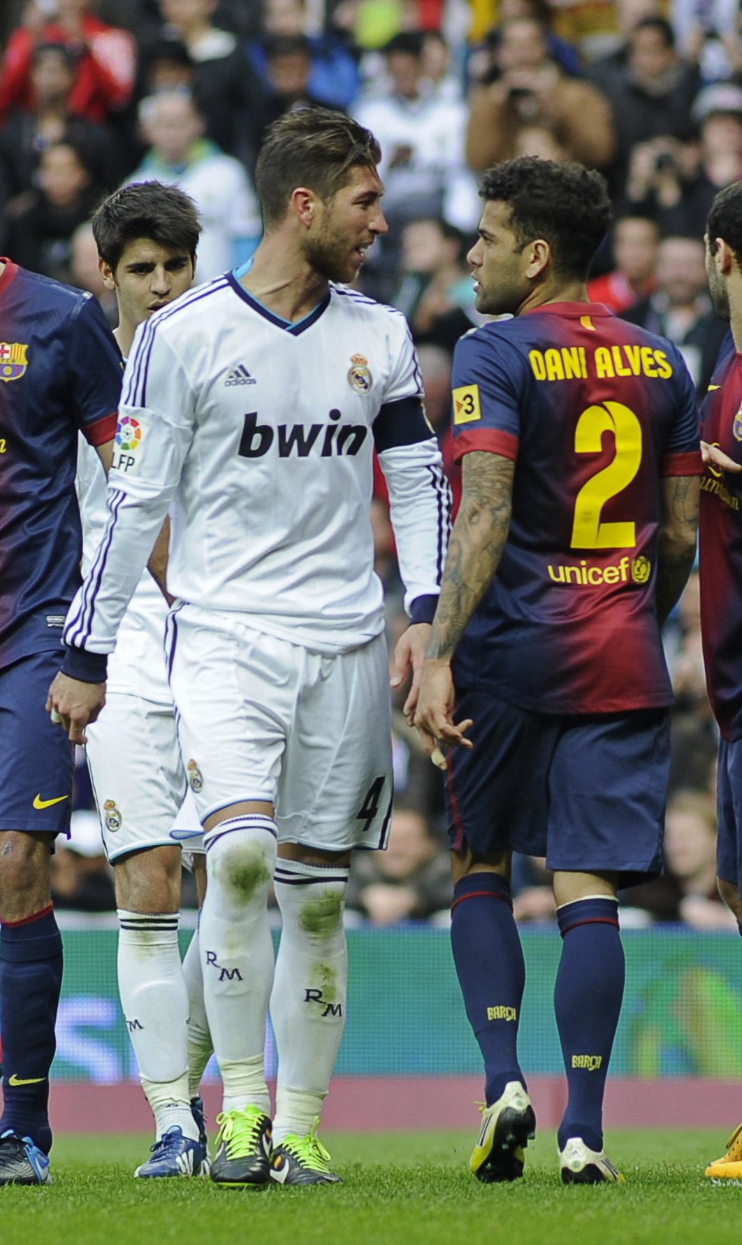 Thu han giua Sergio Ramos va Dani Alves anh 4