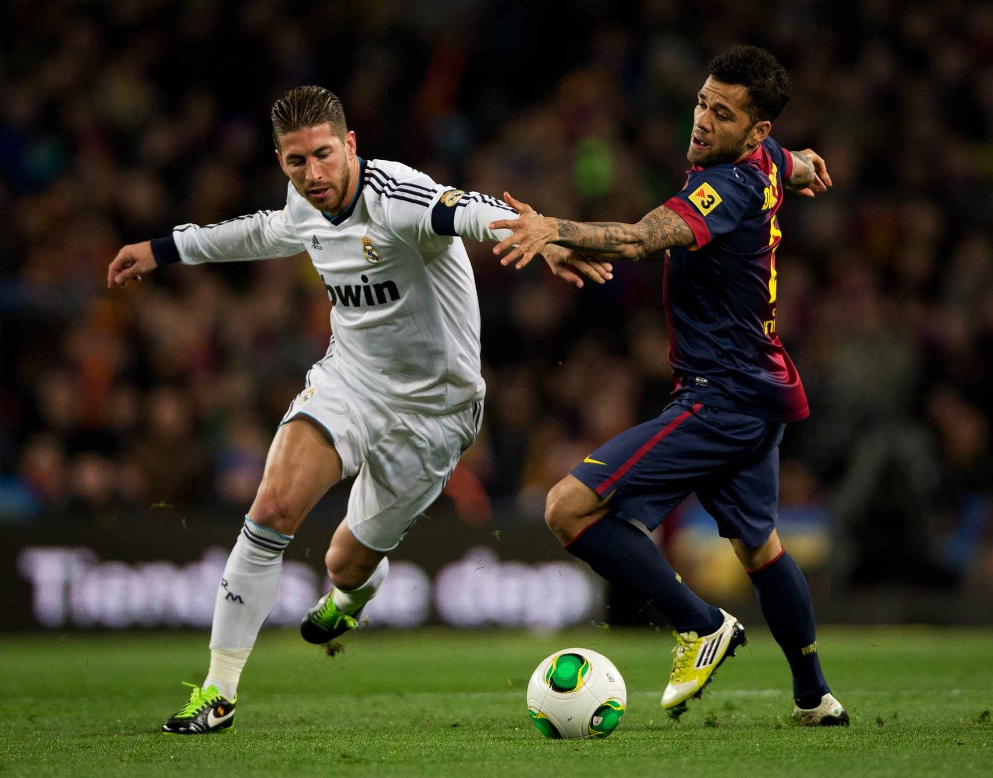 Thu han giua Sergio Ramos va Dani Alves anh 1