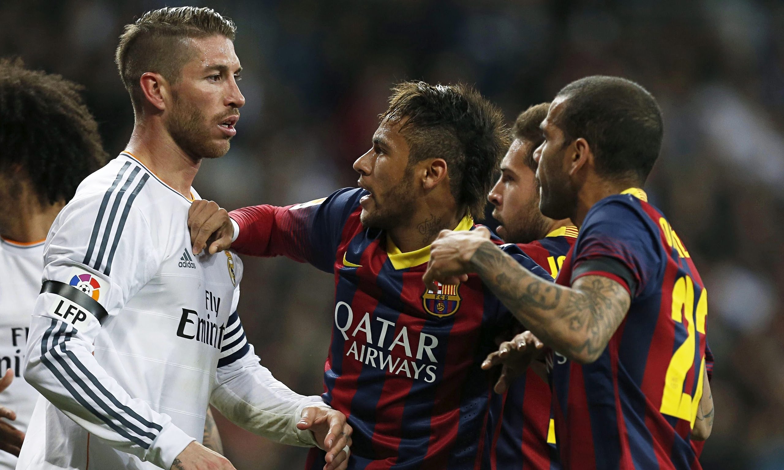 Thu han giua Sergio Ramos va Dani Alves anh 6