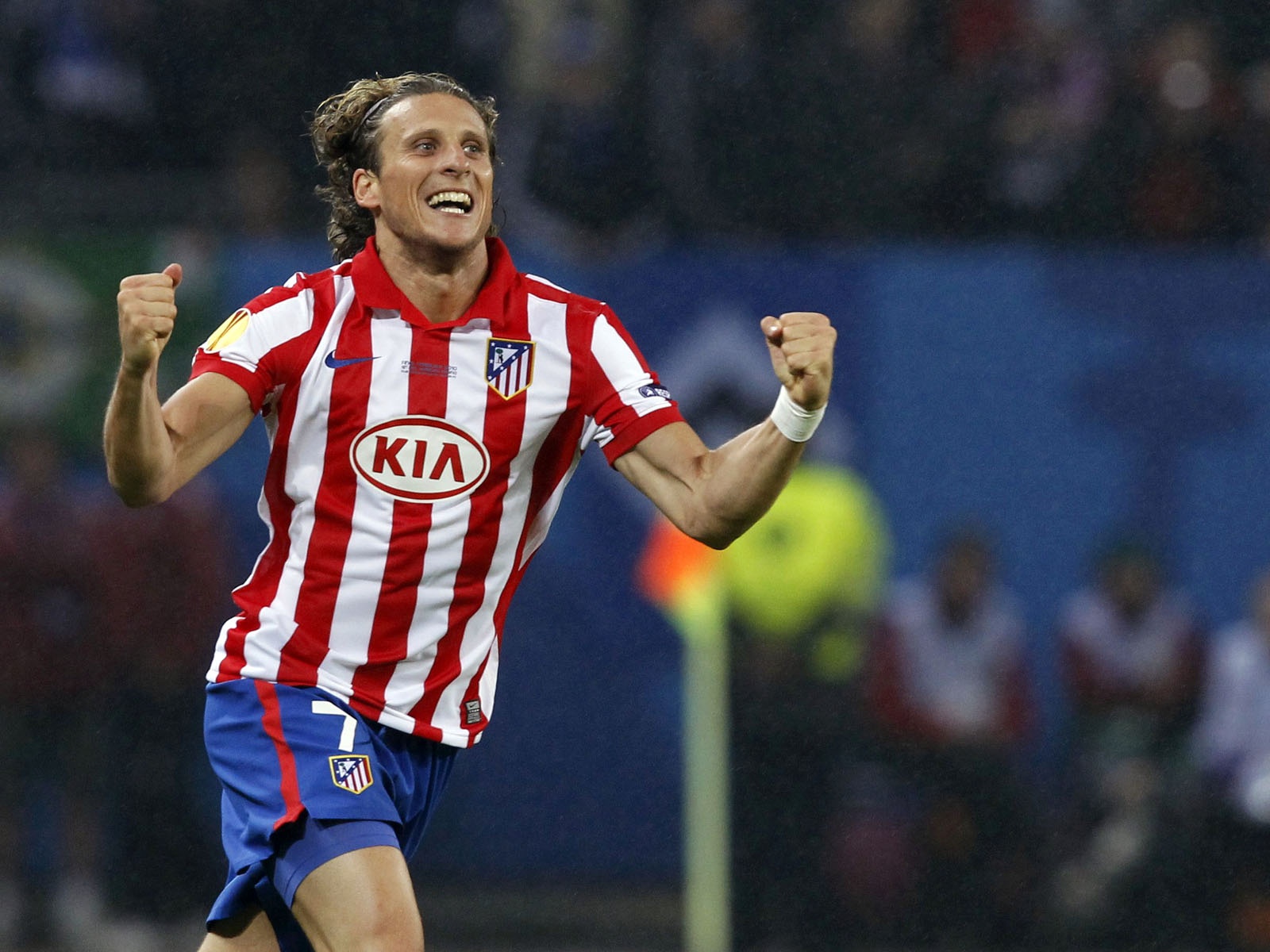 Diego Forlan: So phan tran Real-Juve dinh doat boi giac ngu anh 1