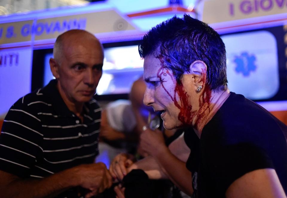 No o fanzone Turin,  fan Juventus bo chay tan loan anh 3