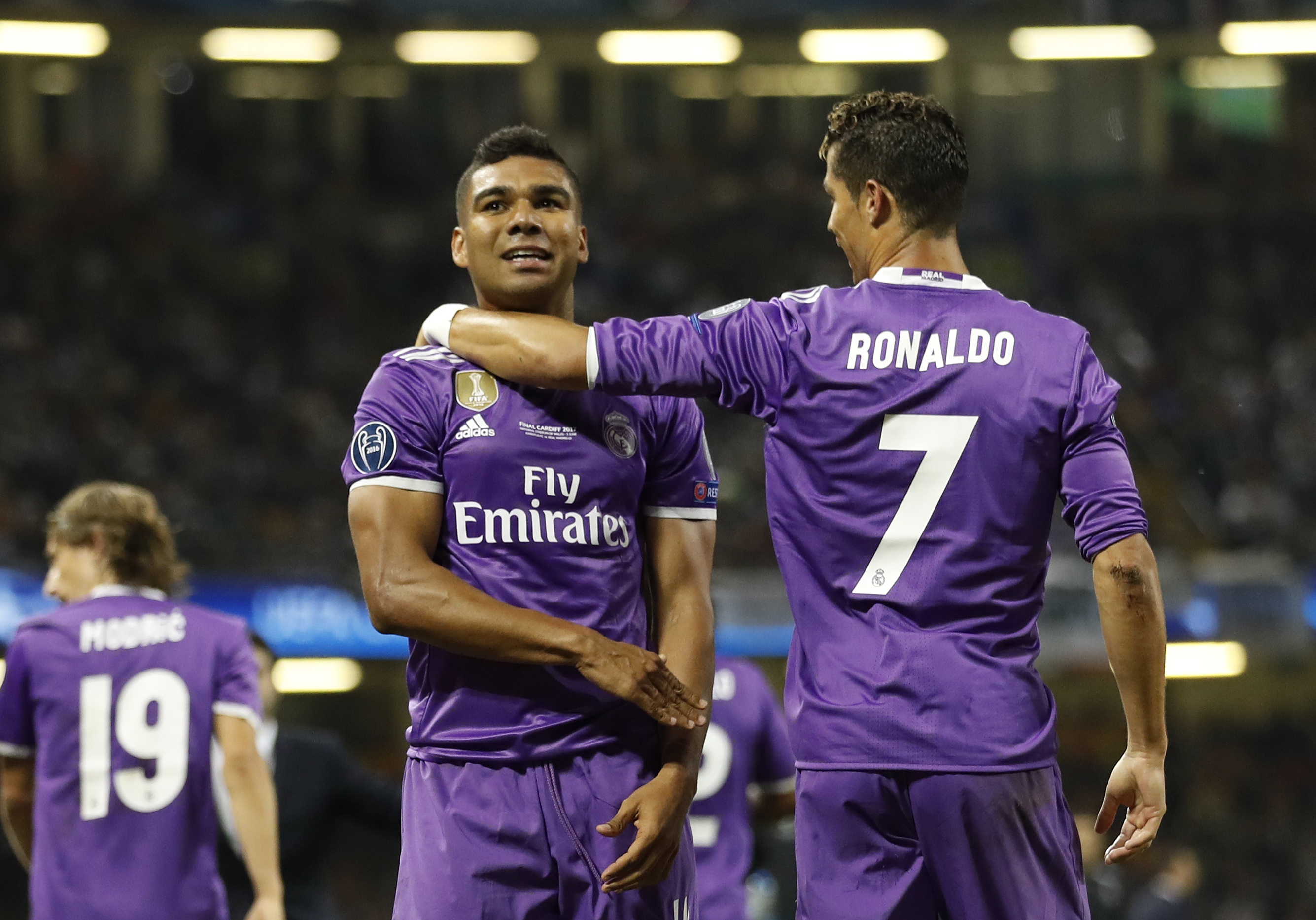 Voi Casemiro, Real Madrid co ca tam khien lan mui giao hinh anh