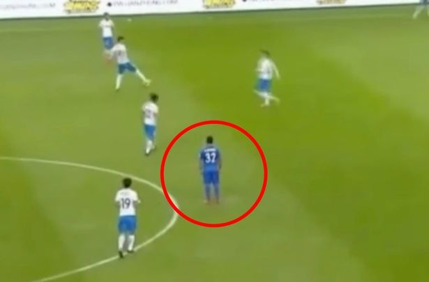 Da 1 tran,  Tevez du tien mua 8 sieu xe dat gia anh 2