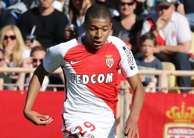 Vi Mbappe, Zidane san sang ban tro cung cua Chu tich Real hinh anh