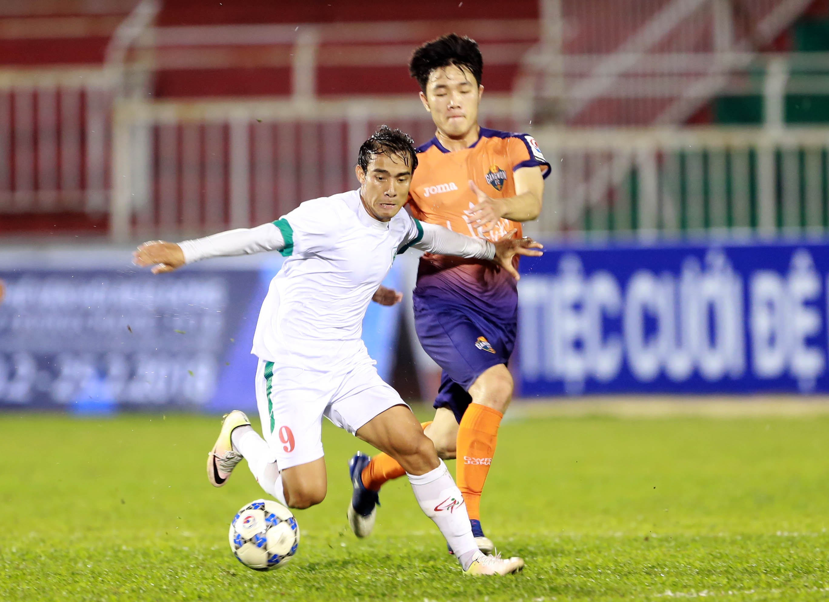 Gangwon FC vs TP.HCM anh 1