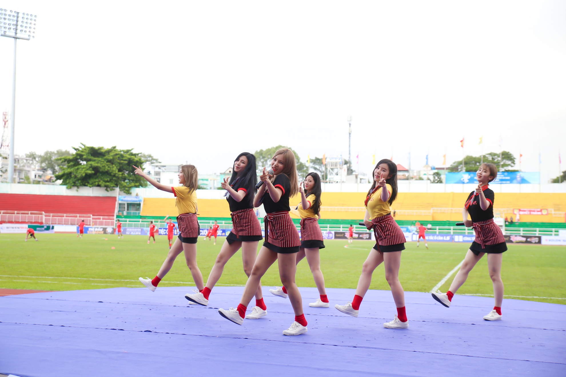 Nhom nhac Han Quoc khuay dong TP.HCM anh 7