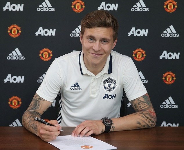 Victor Lindelof tren duong thanh Rio Ferdinand moi anh 2