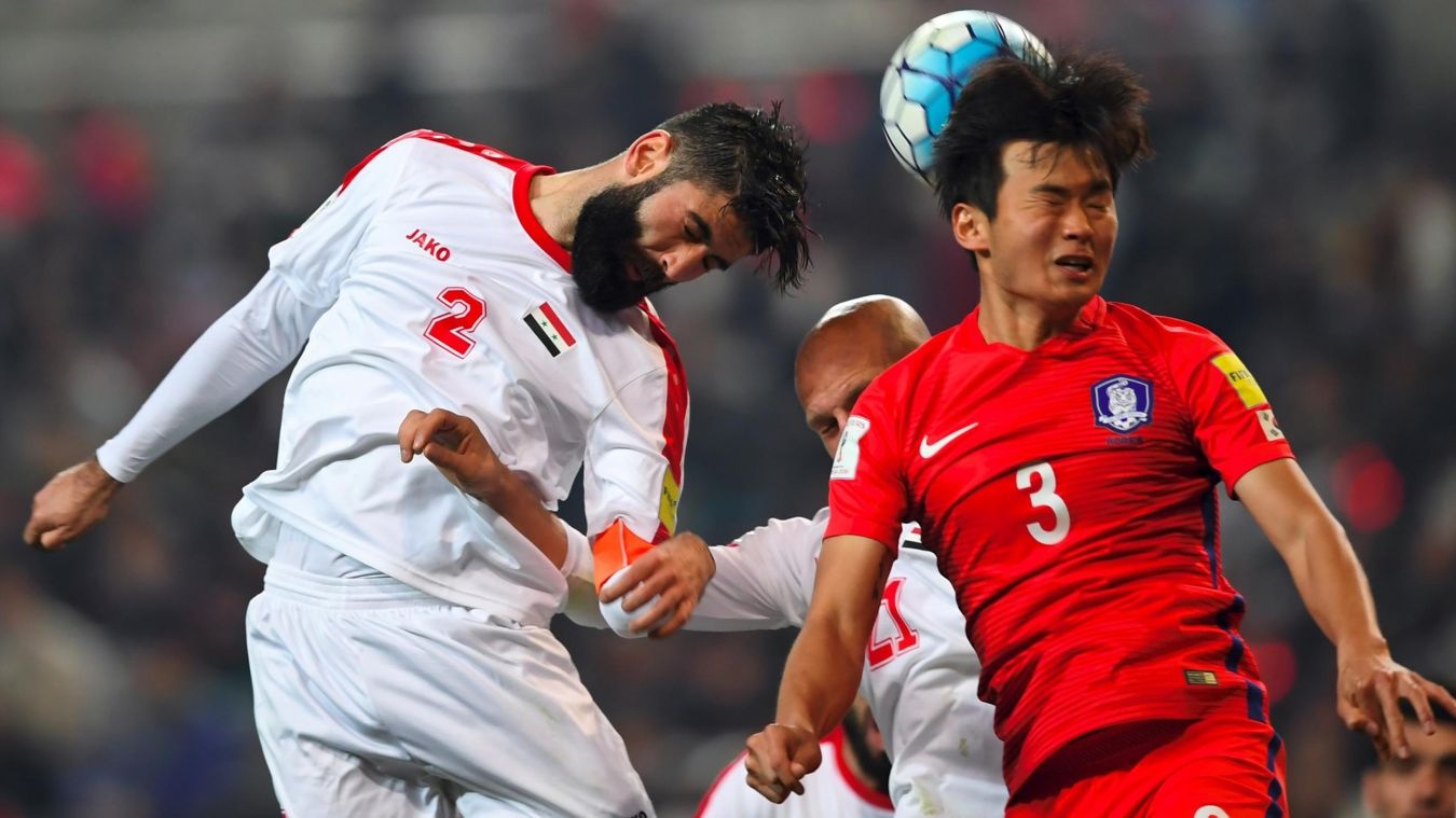 Người Trung Quốc mắng nhiếc ngoại binh đánh sập giấc mơ World Cup ảnh 2 Nguoi Trung Quoc mang nhiec ngoai binh danh sap giac mo World Cup anh 2