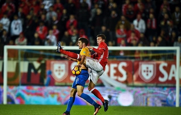 Victor Lindelof tren duong thanh Rio Ferdinand moi anh 5