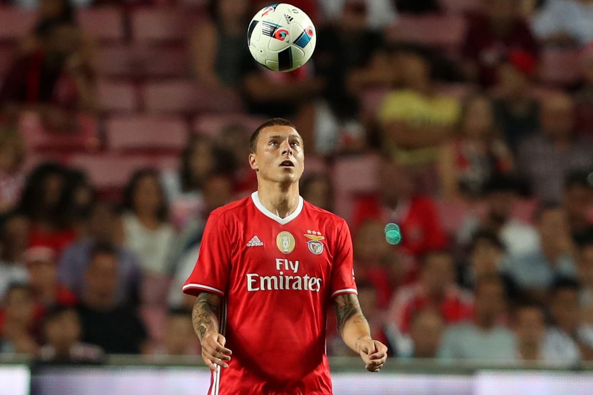 Victor Lindelof tren duong thanh Rio Ferdinand moi anh 8