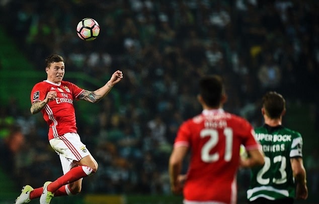 Victor Lindelof tren duong thanh Rio Ferdinand moi anh 6