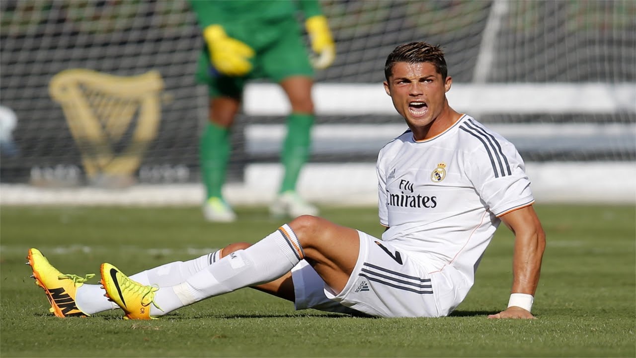 Real Madrid khong con muon giu Ronaldo? hinh anh