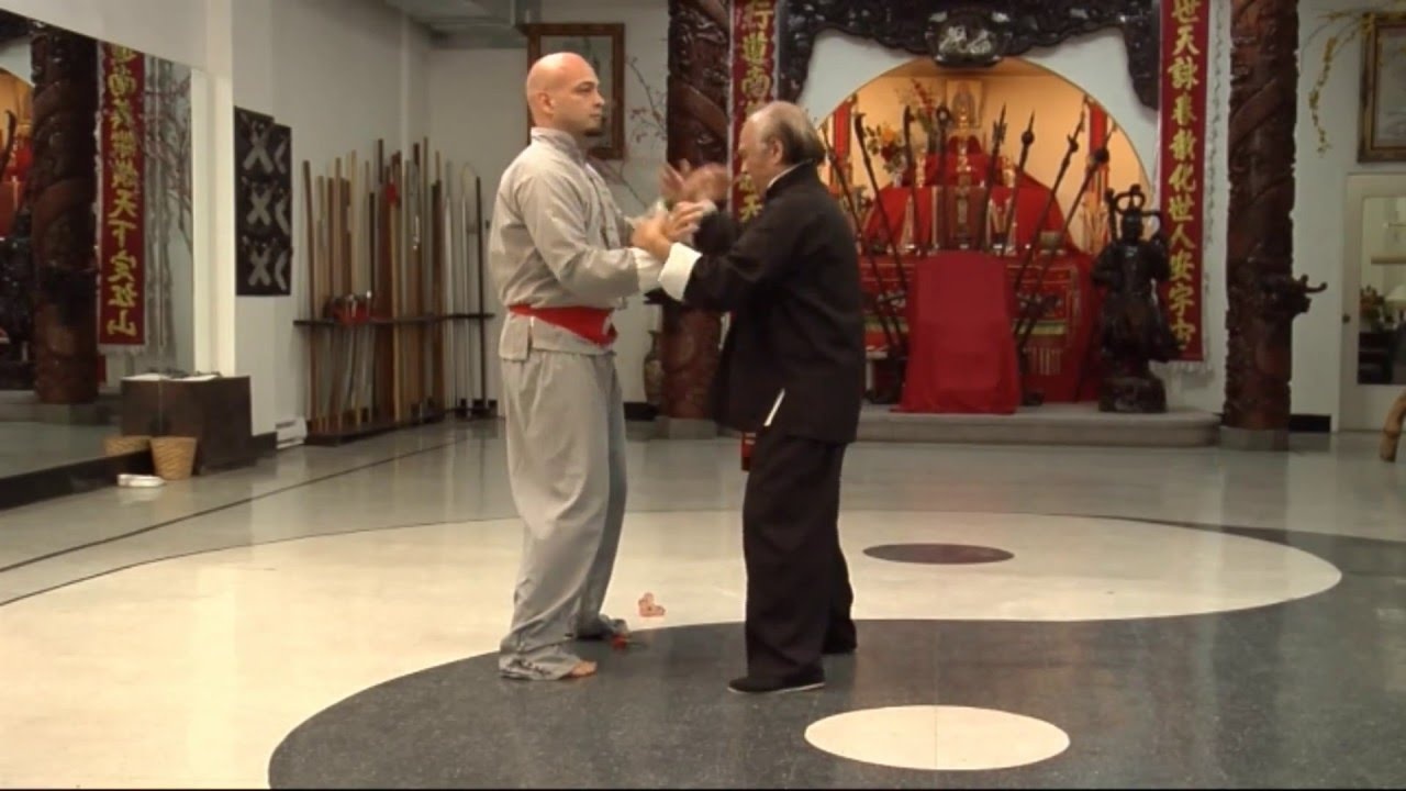 Flores: Diễn viên còn làm tốt hơn trò của Huỳnh Tuấn Kiệt ảnh 1 Flores: Dien vien con lam tot hon tro cua Huynh Tuan Kiet anh 1