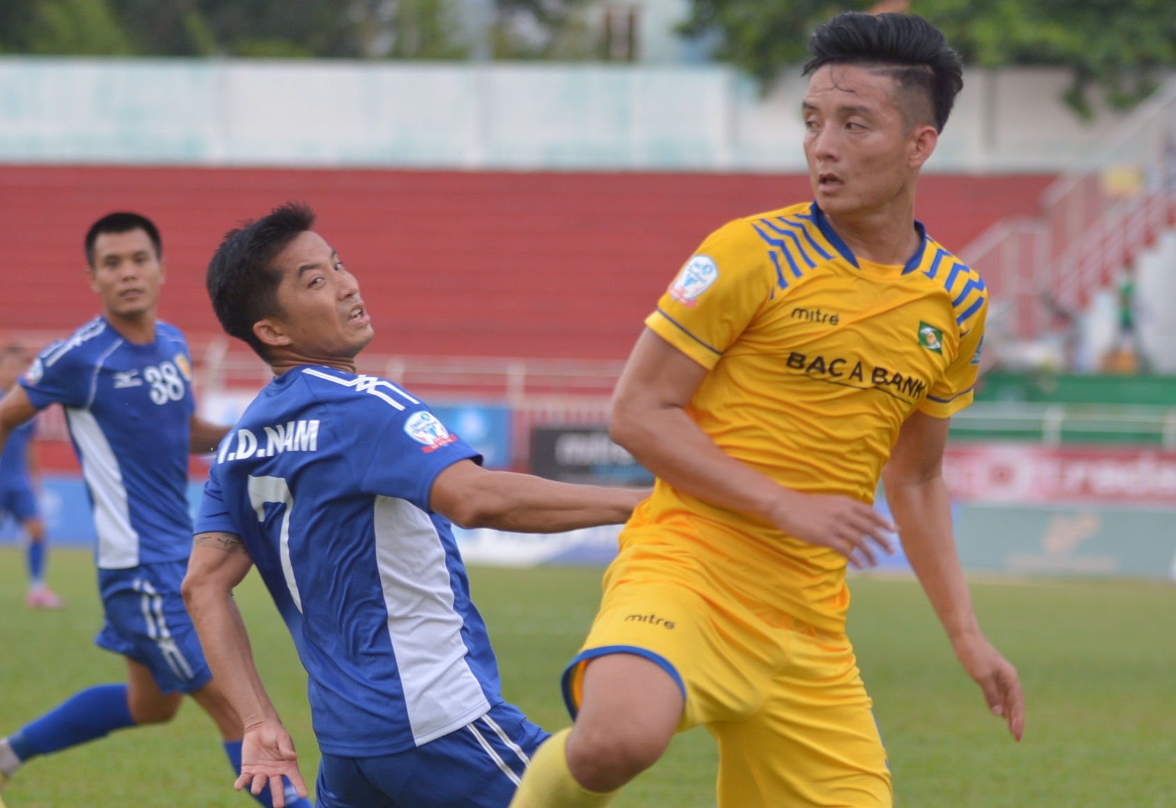 TP.HCM tham bai, Cong Vinh phai xin loi khan gia hinh anh