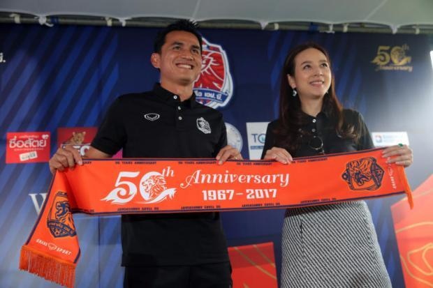 Kiatisak tuyen bo bien CLB moi thanh dia nguc cho doi khach hinh anh