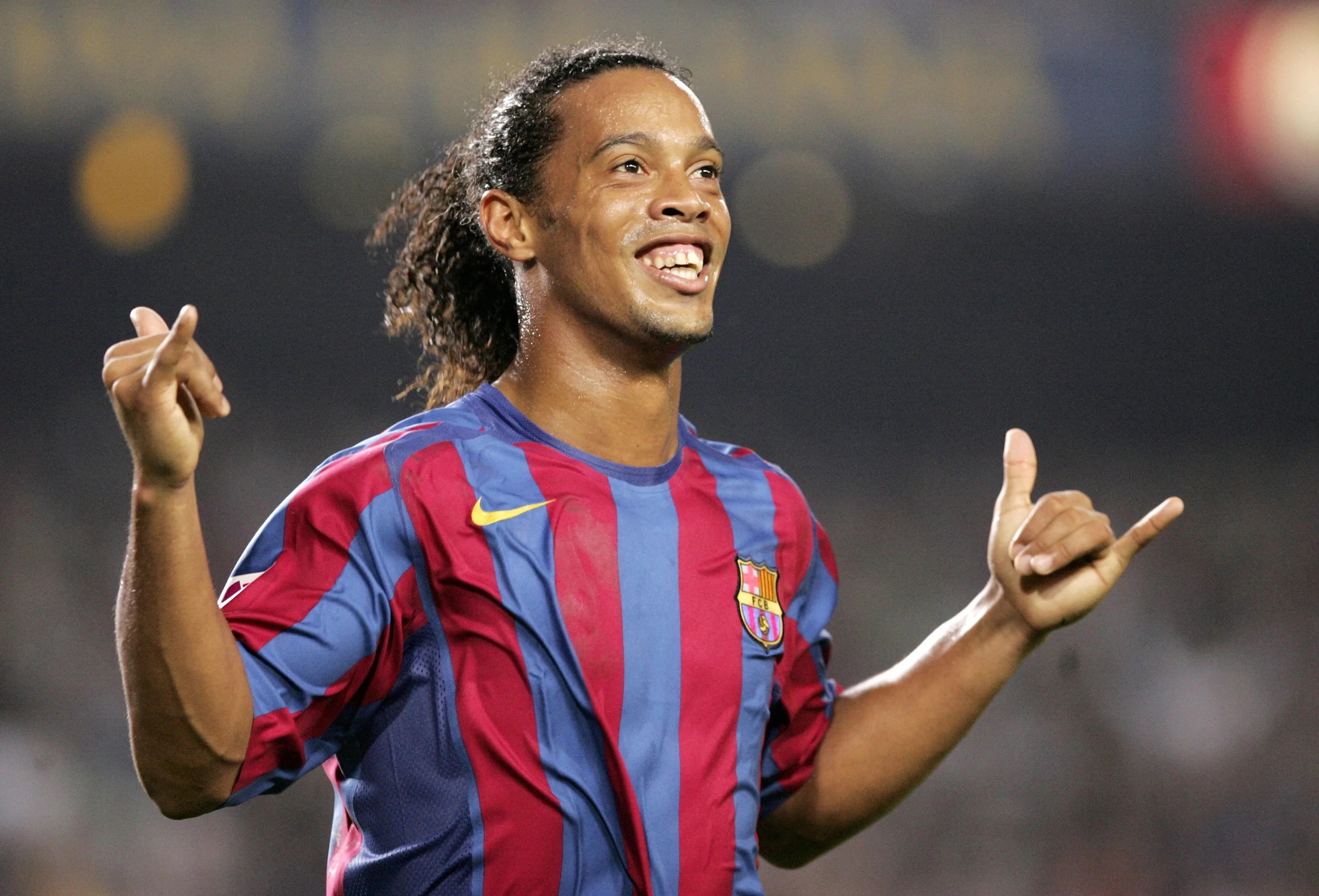 Lộ lý do vì sao MU không thể có Ronaldinho? ảnh 1 Lo ly do vi sao MU khong the co Ronaldinho? anh 1