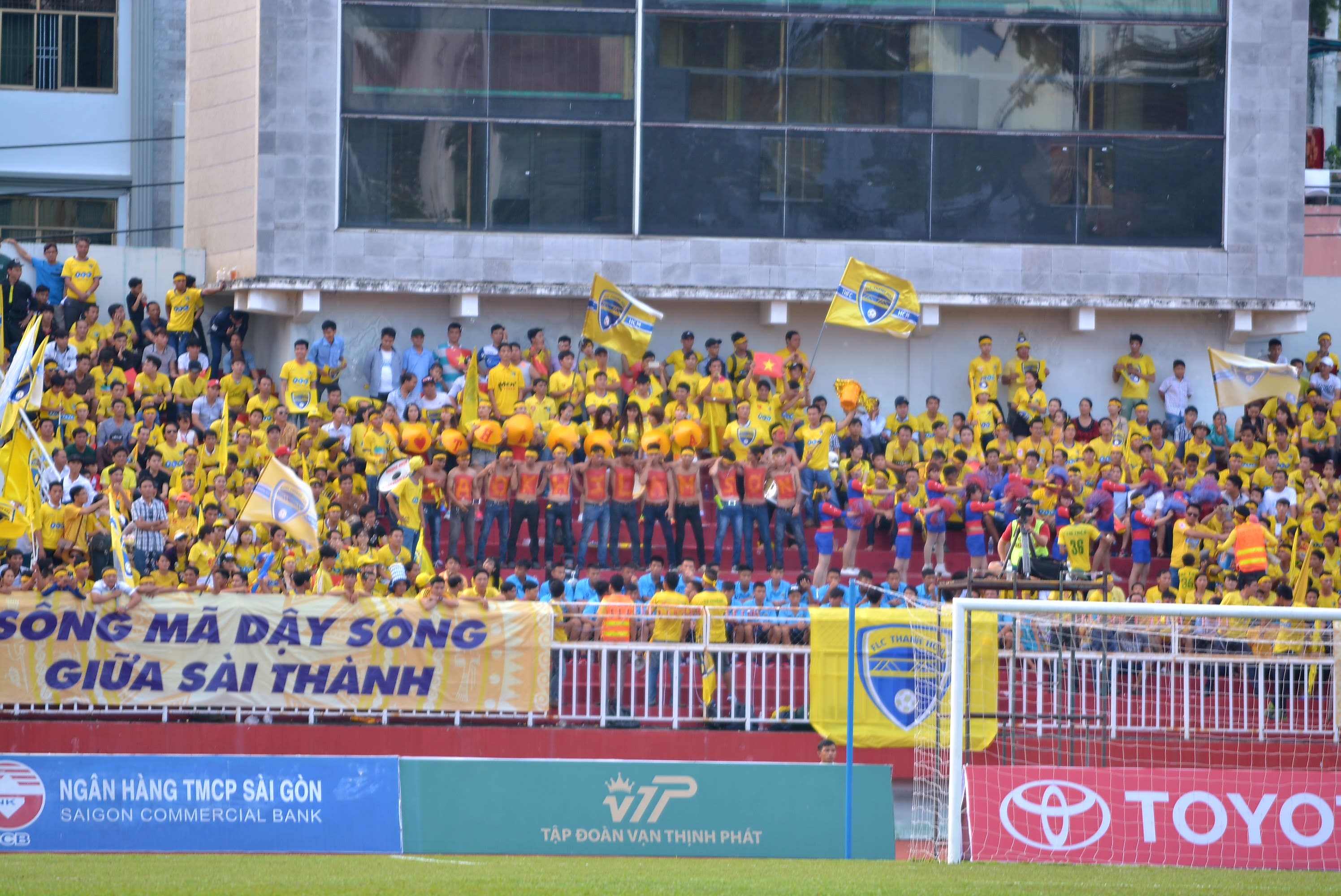 TP.HCM vs Thanh Hoa anh 3