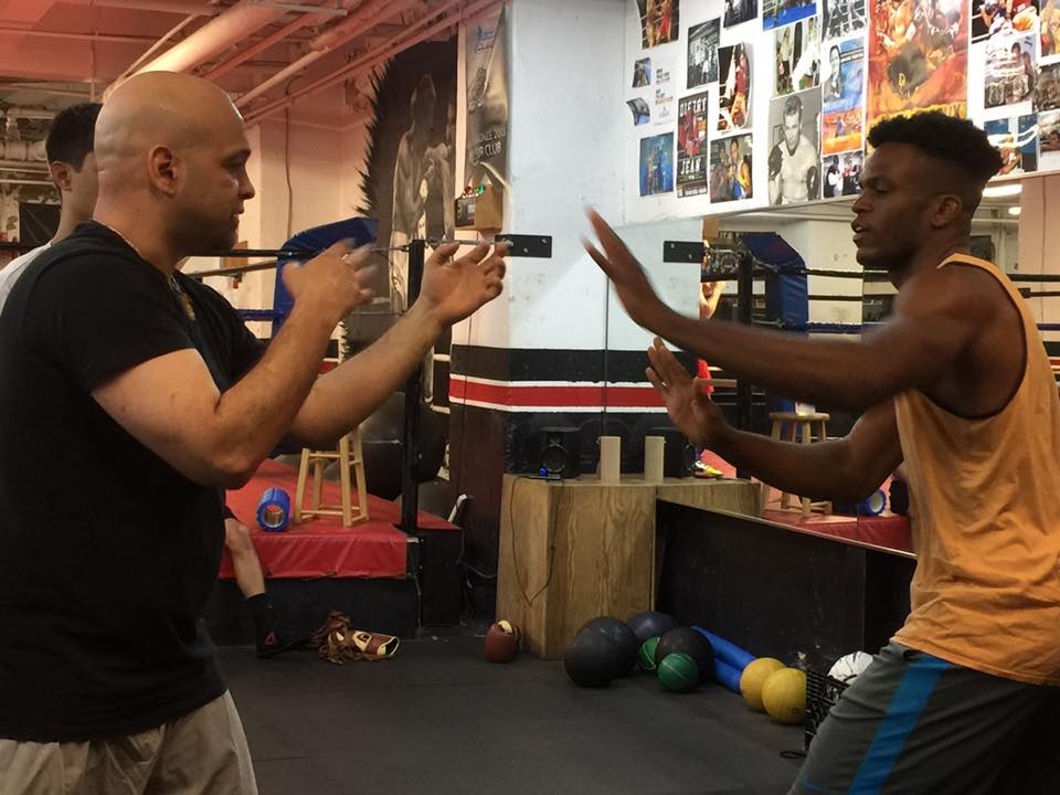 Mon do Vinh Xuan chon 'quan xanh' hang nang truoc ngay sang Viet Nam hinh anh