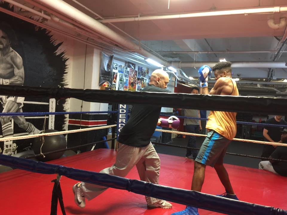 Môn đồ Vịnh Xuân tích cực luyện quyền Anh trước ngày sang Việt Nam ảnh 1 Mon do Vinh Xuan tich cuc luyen quyen Anh truoc ngay sang Viet Nam anh 1