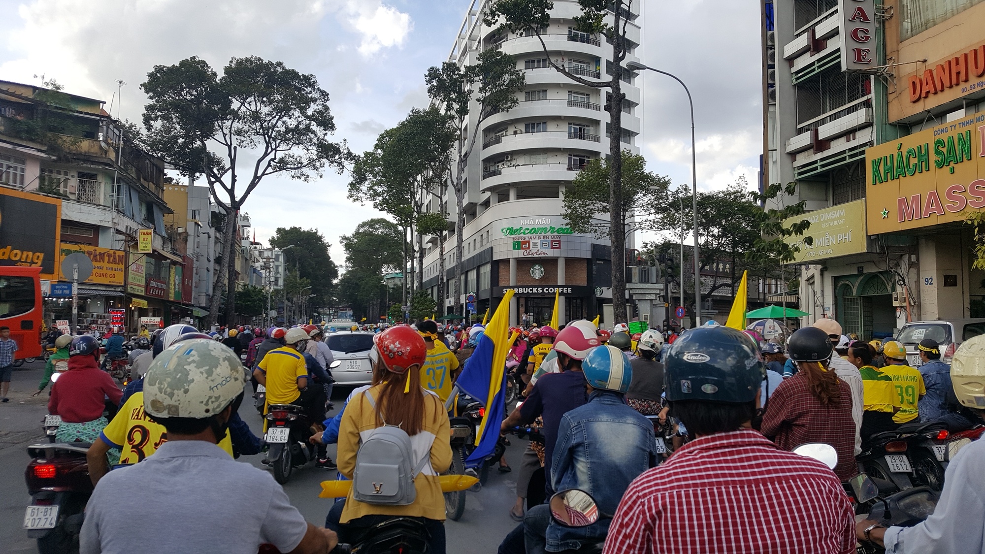 Co dong vien SLNA dieu hanh toi TP.HCM hinh anh