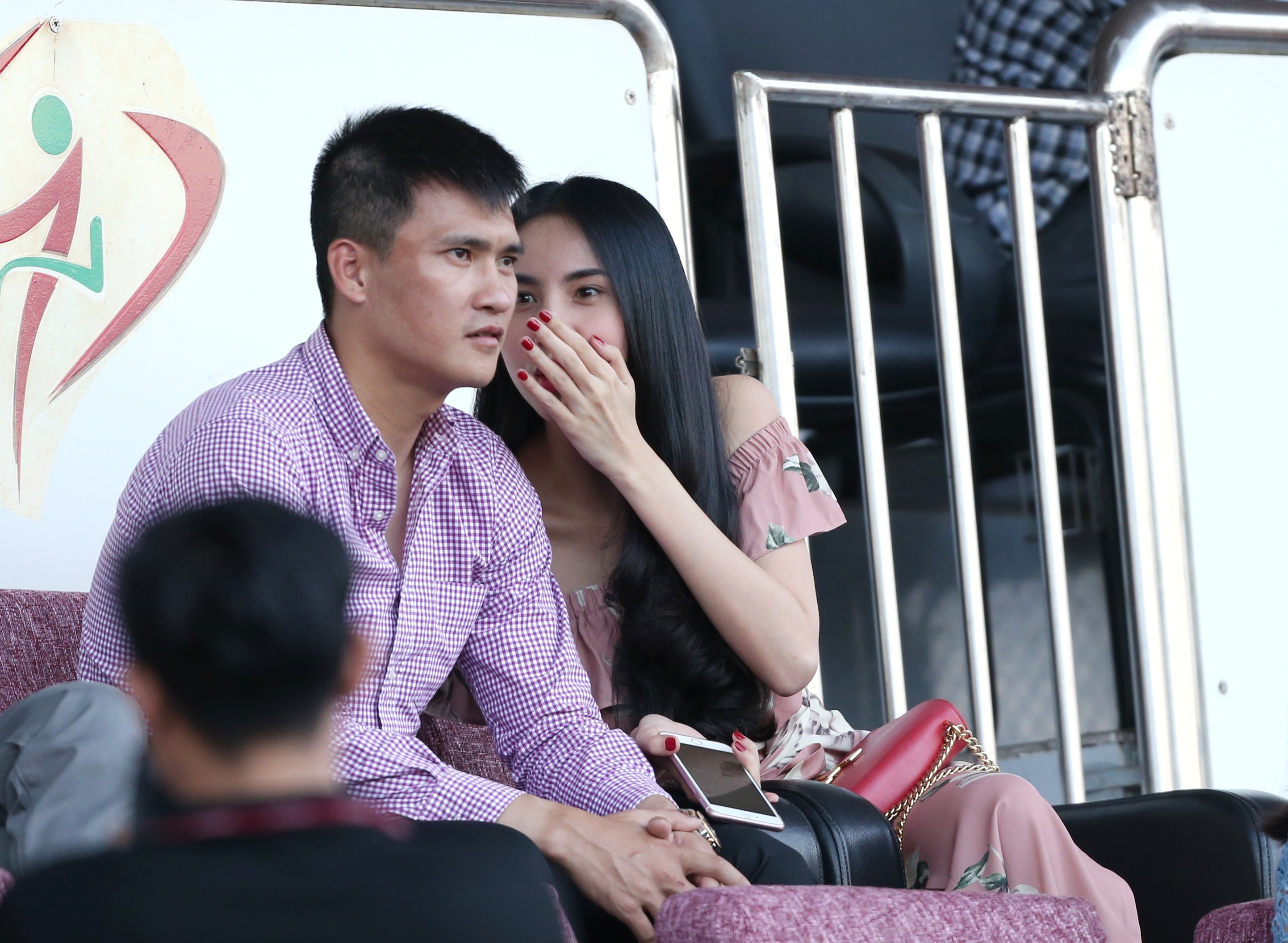 Nguoi mau Thieu Lan an tuong truoc su cuong nhiet khan gia V.League anh 3