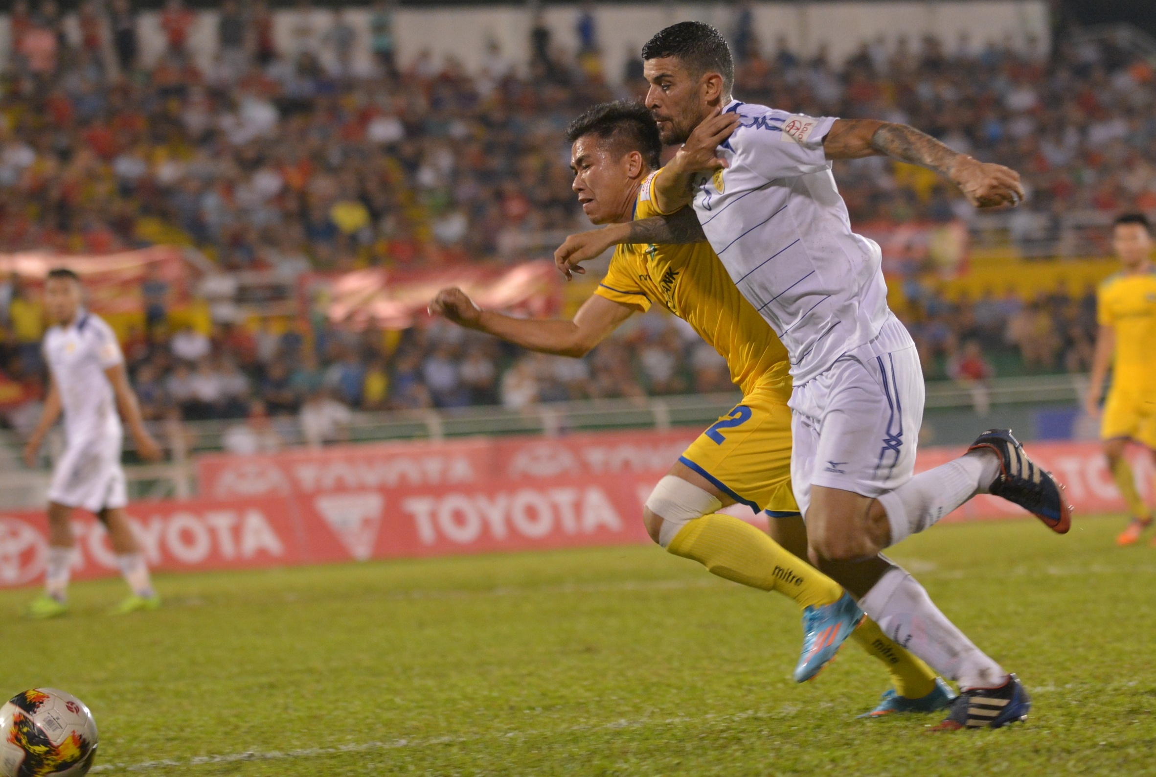 Nguoi mau Thieu Lan an tuong truoc su cuong nhiet khan gia V.League anh 6