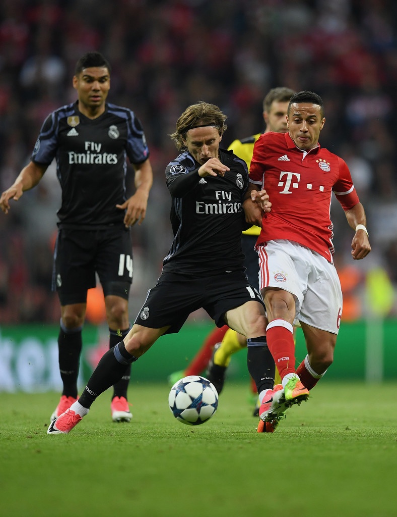 'Khong can bom tan 100 trieu euro,  Bayern van ngang hang Real' anh 1