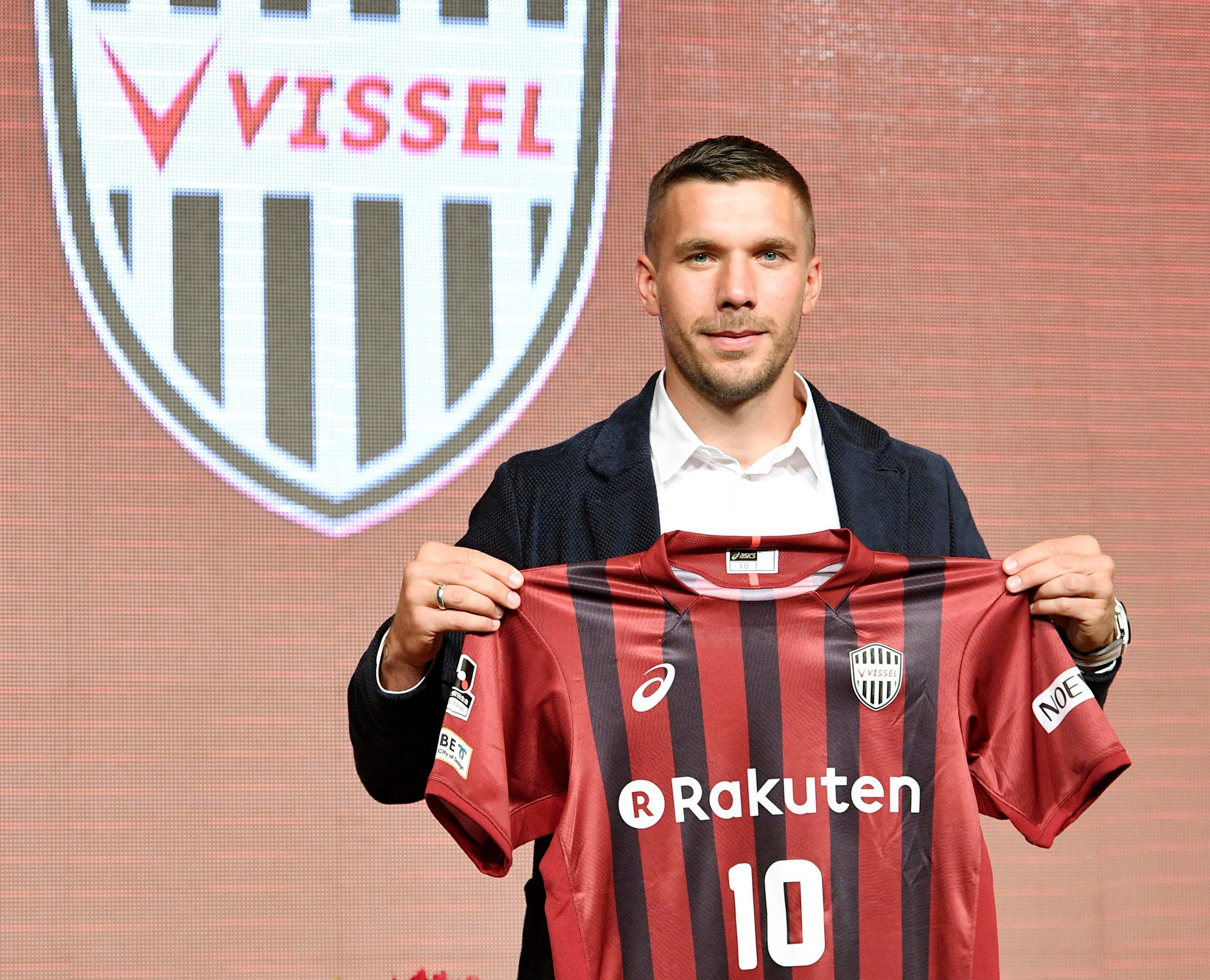 Podolski: Cach dam phan cua CLB Trung Quoc nhu toi pham hinh anh