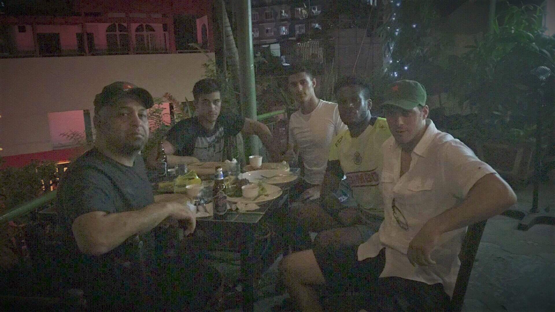 Flores: Ai cung hoi toi ve Huynh Tuan Kiet va Cung Le anh 1