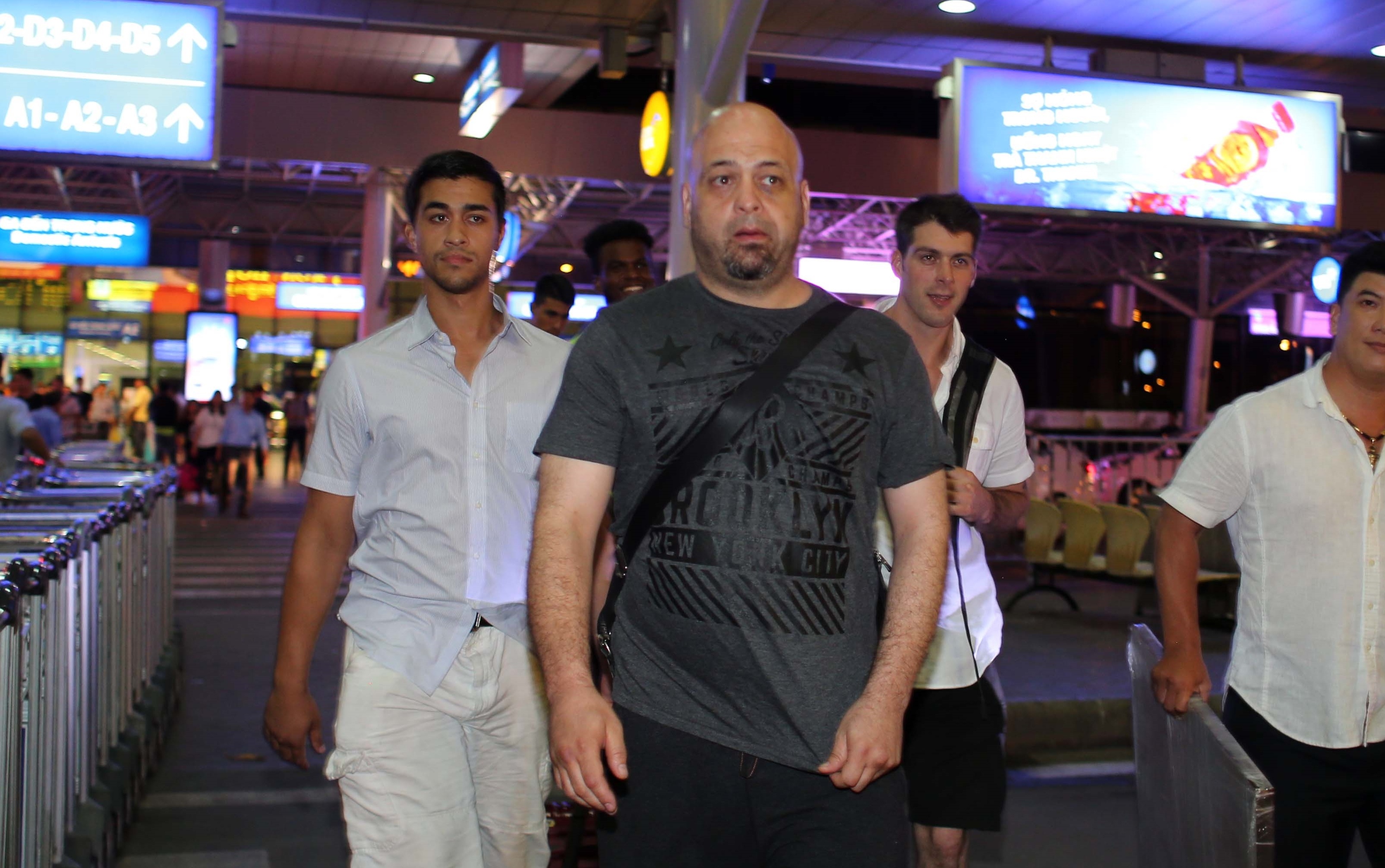 Lien tiep bi khieu chien,  Flores nho Doan Bao Chau chuyen thong diep anh 1