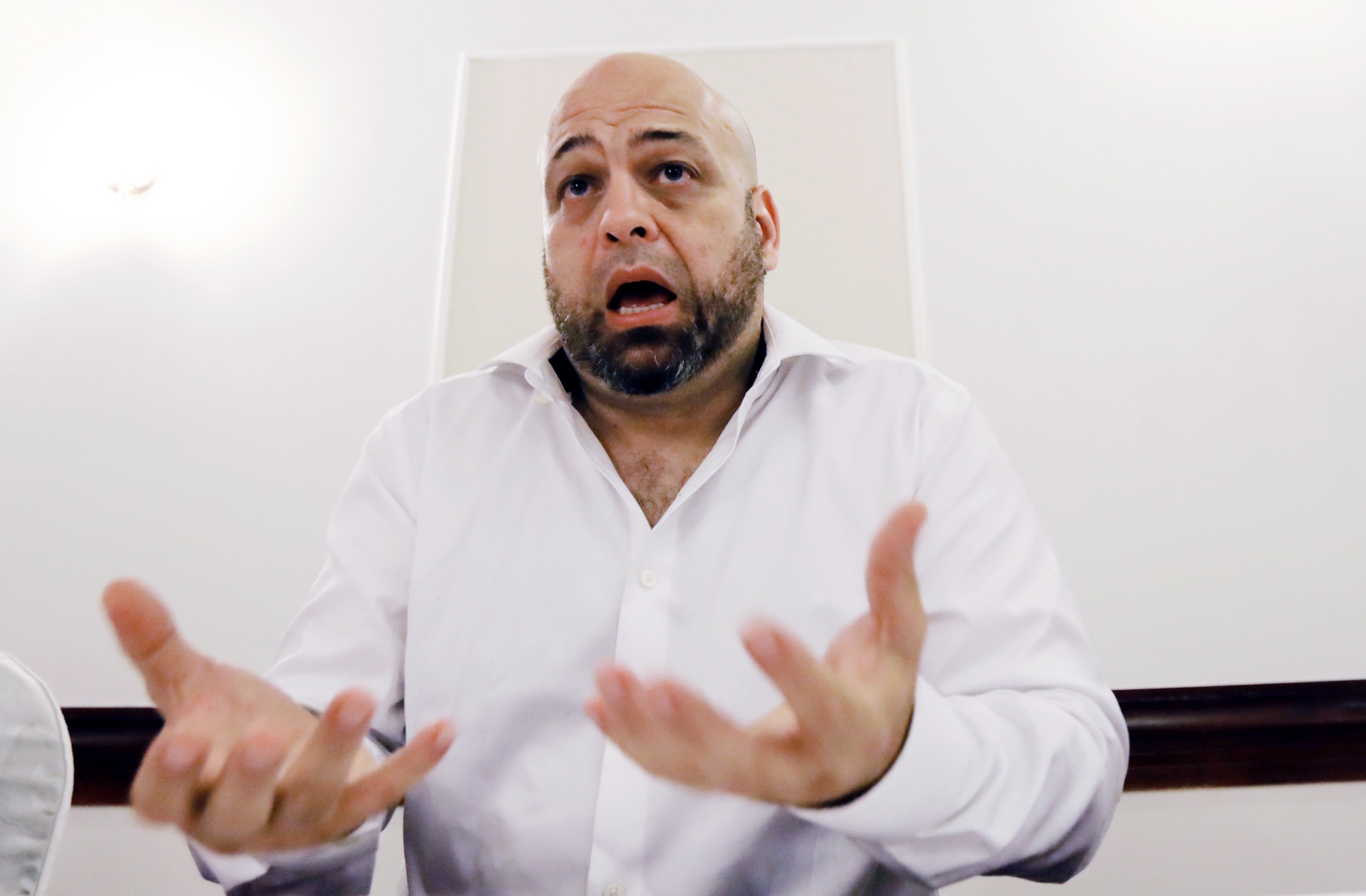 Flores: 'Cach noi cua Cung Le qua kieu ngao' hinh anh