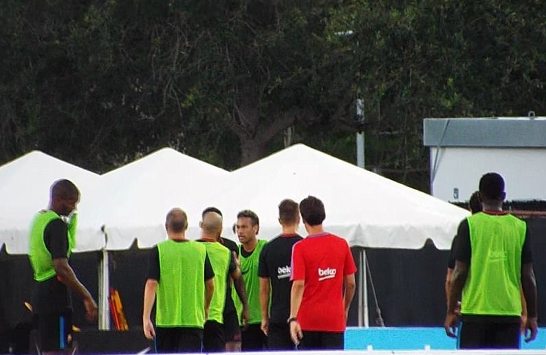 Doi danh dong doi,  Neymar sap roi Barca? anh 1