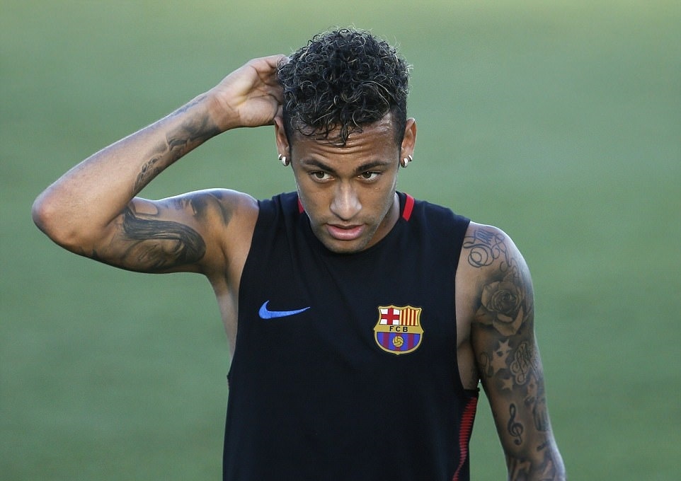 Neymar gay han, doi danh dong doi hinh anh