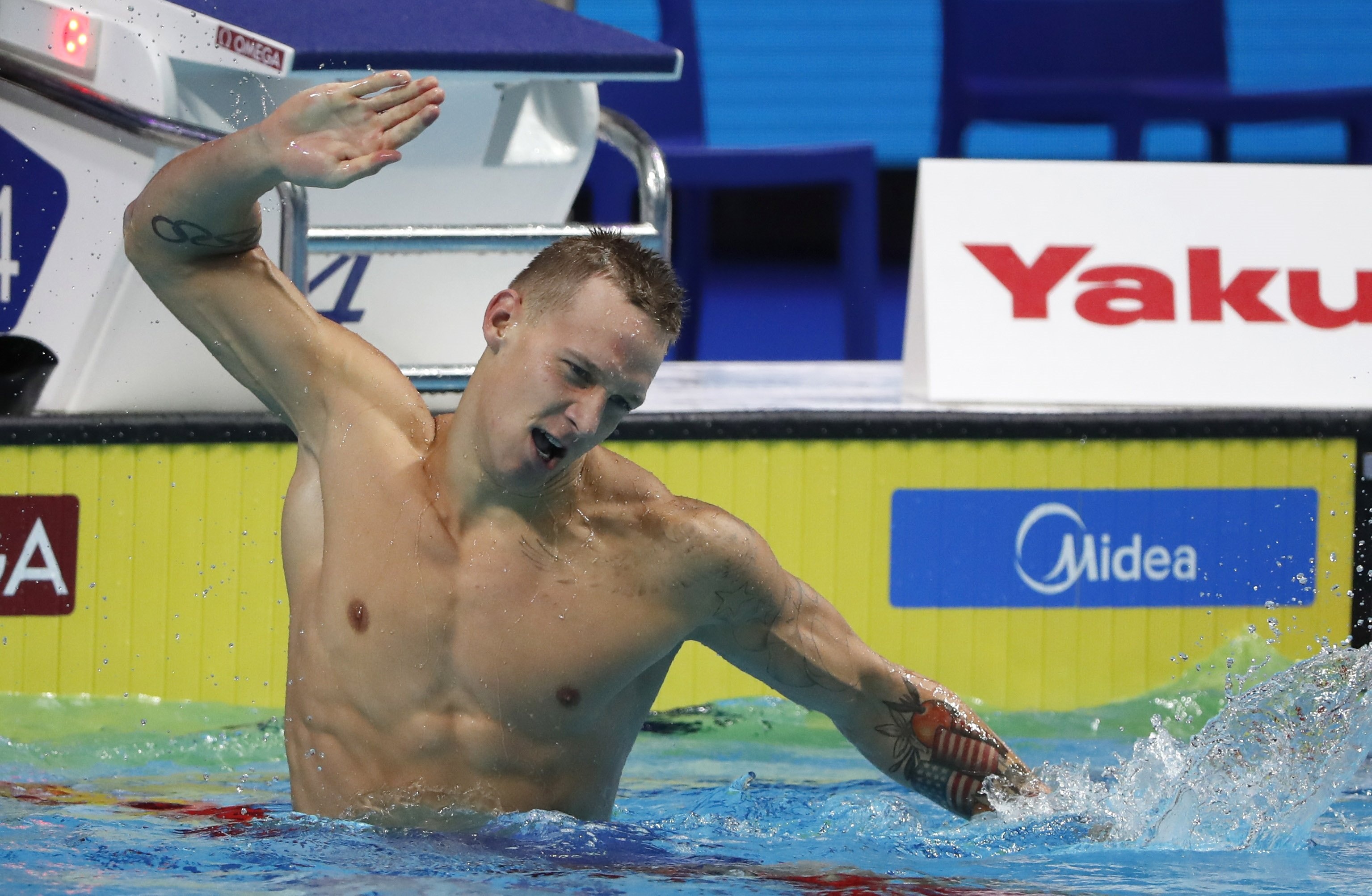 'Hot boy' boi loi Singapore tra gia vi ngu quen tren chien thang anh 2